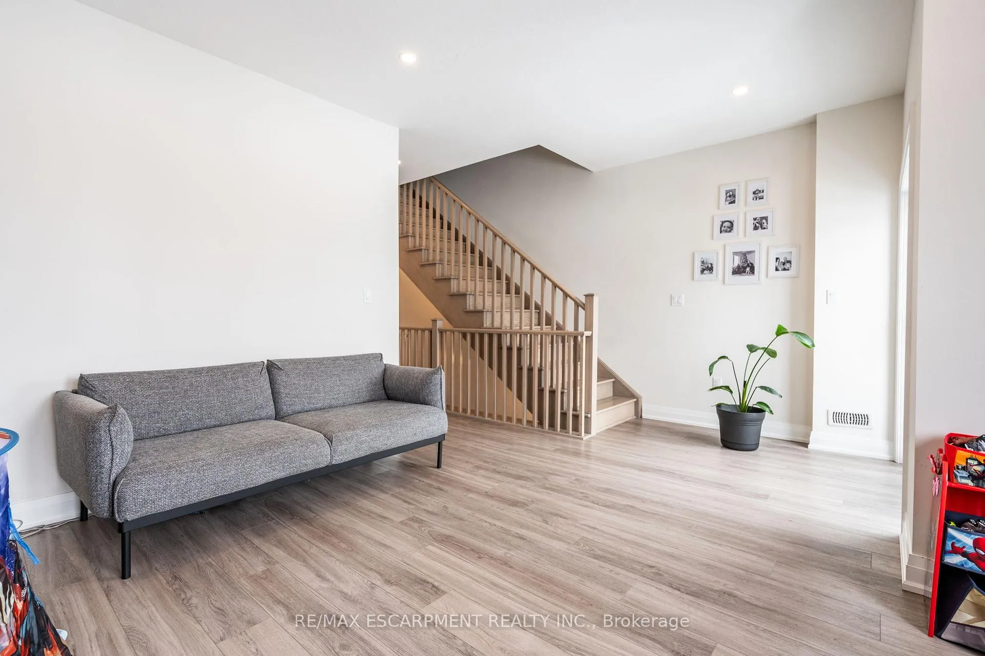 Photo 16 of 3291 Homestead Drive, Hamilton, Mount Hope — HOMEH