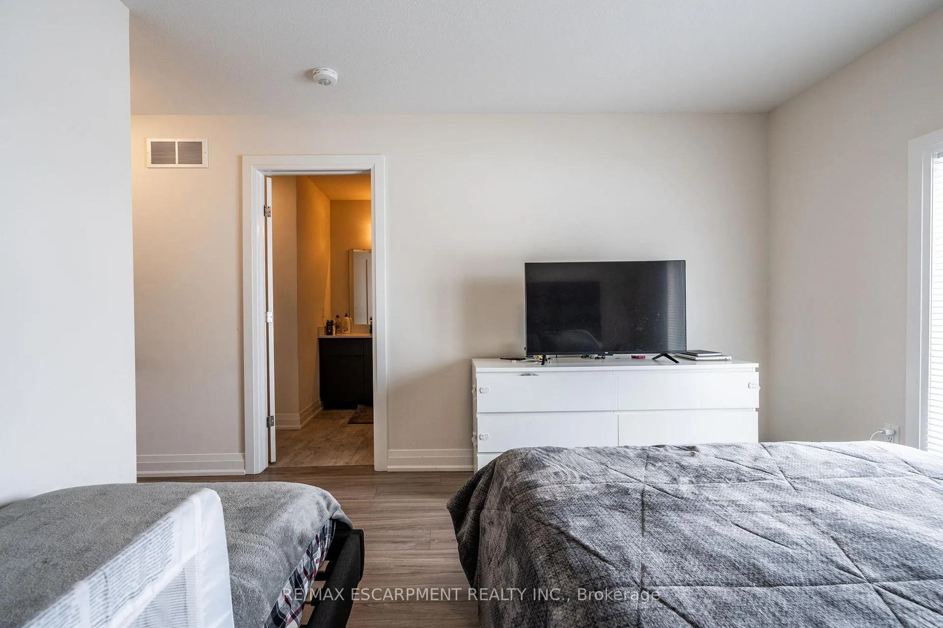 Photo 22 of 3291 Homestead Drive, Hamilton, Mount Hope — HOMEH