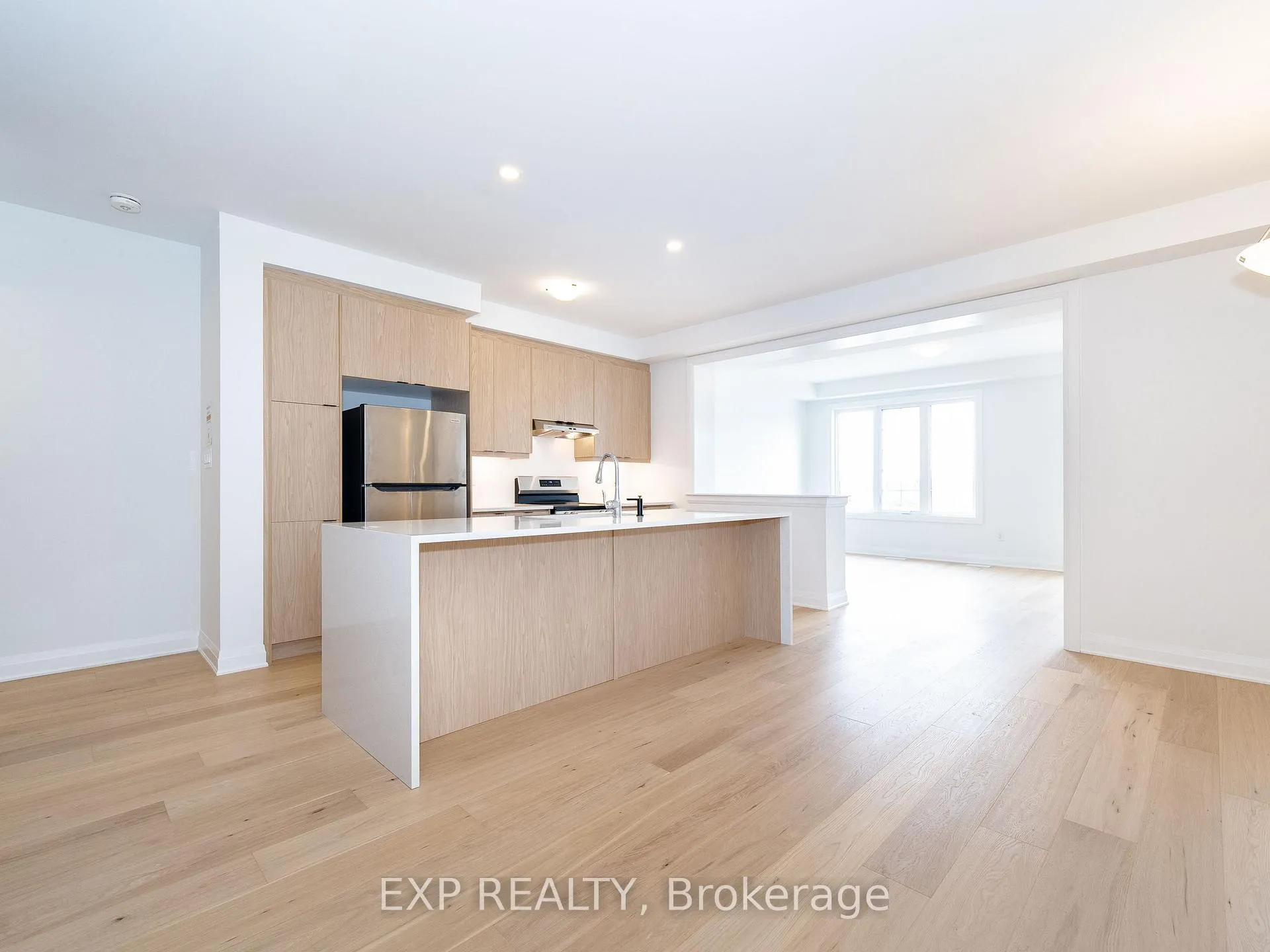 Photo 5 of 46 Azure Drive, Markham, Rural Markham — HOMEH
