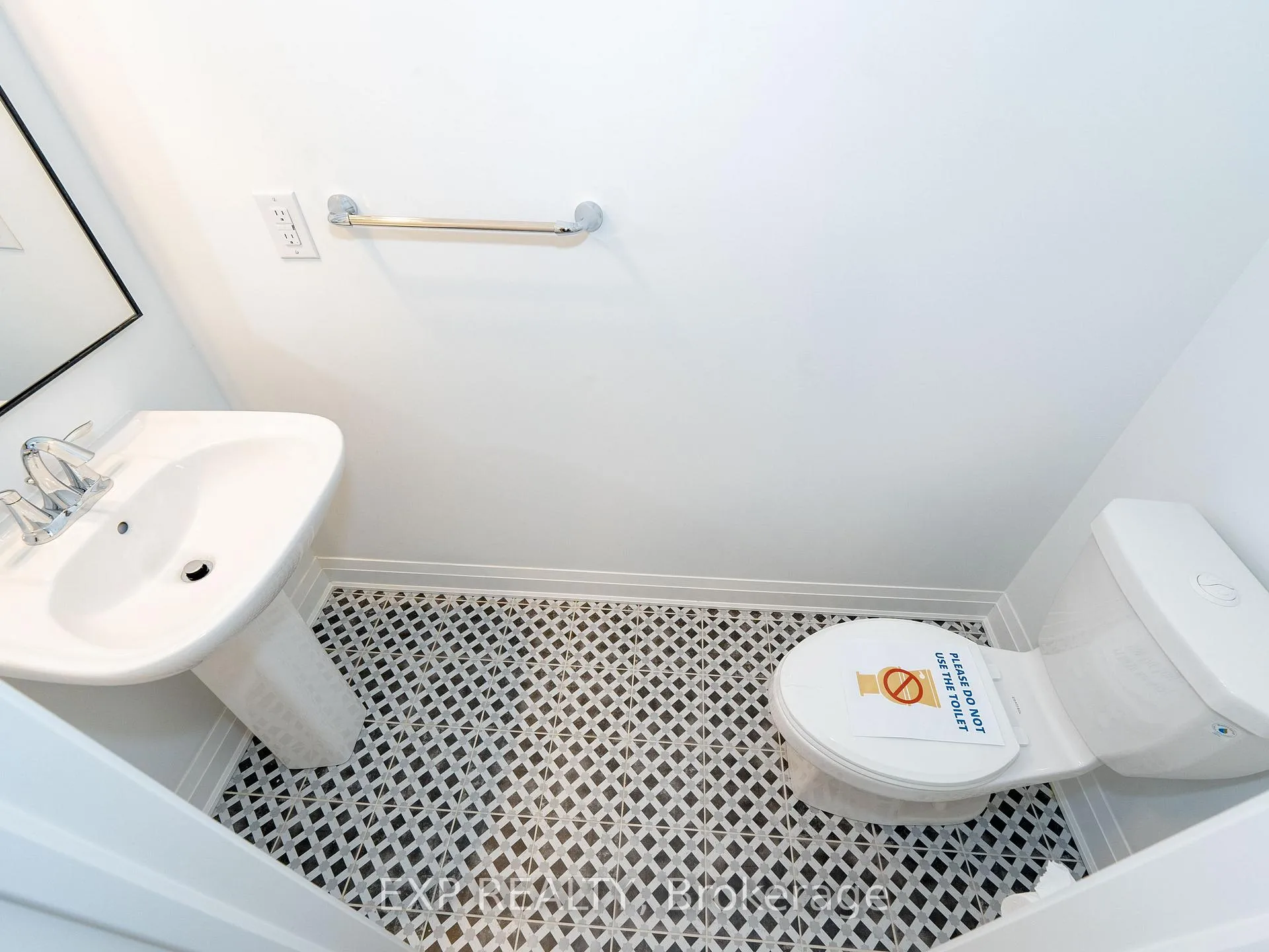 Photo 15 of 46 Azure Drive, Markham, Rural Markham — HOMEH