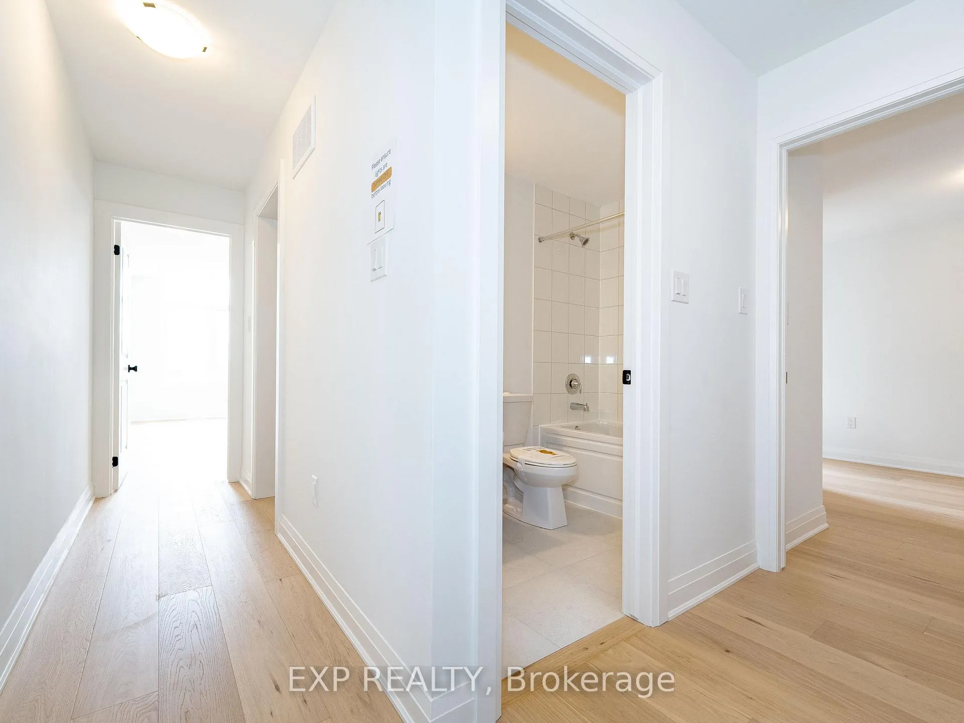 Photo 23 of 46 Azure Drive, Markham, Rural Markham — HOMEH