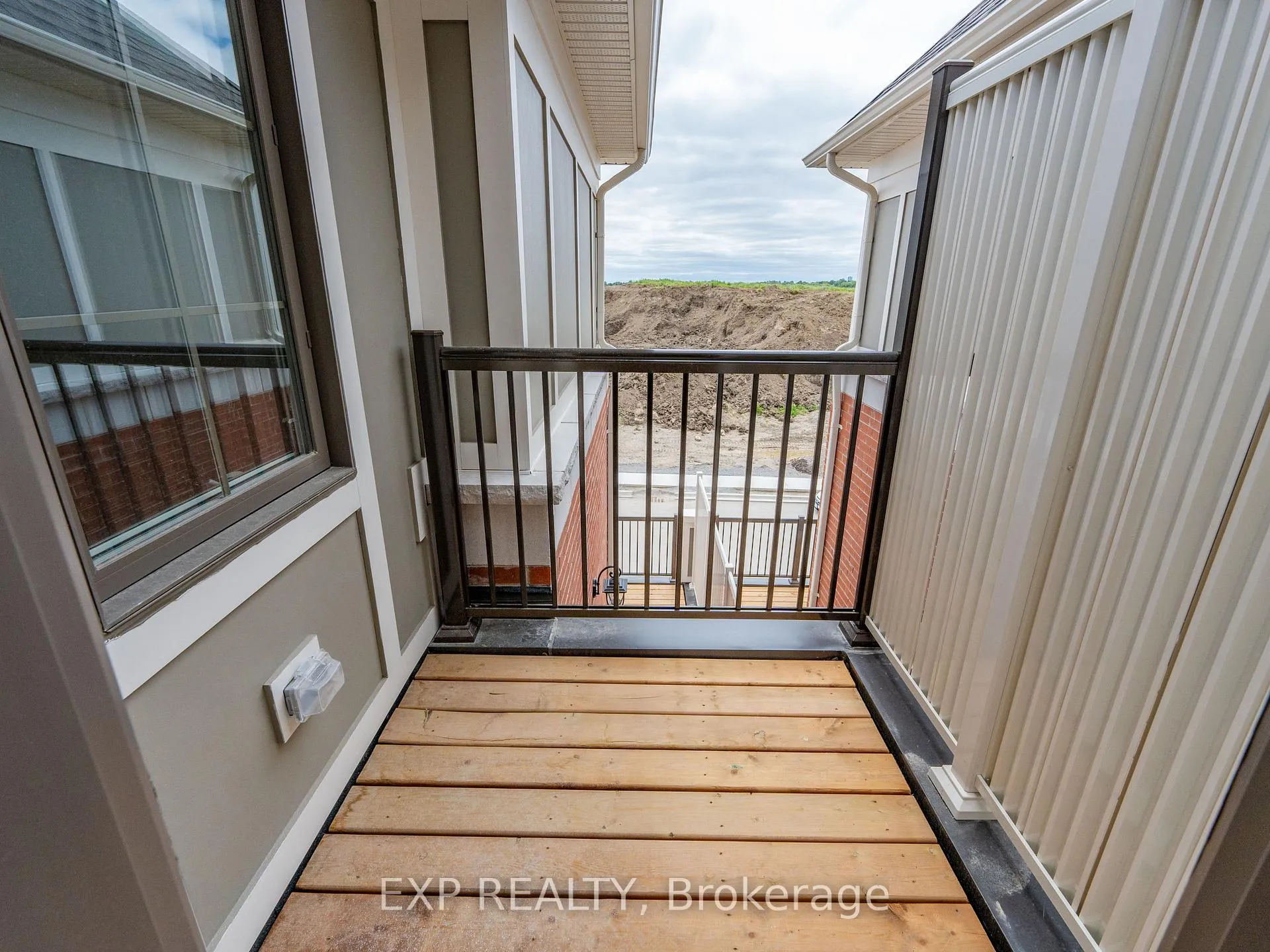 Photo 25 of 46 Azure Drive, Markham, Rural Markham — HOMEH