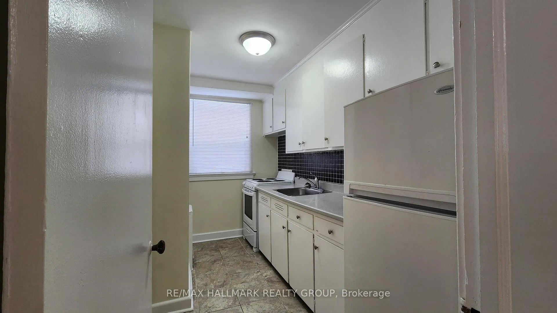 Photo 12 of Unit 2, 33 Commanda Way, Ottawa, Lindenlea — HOMEH