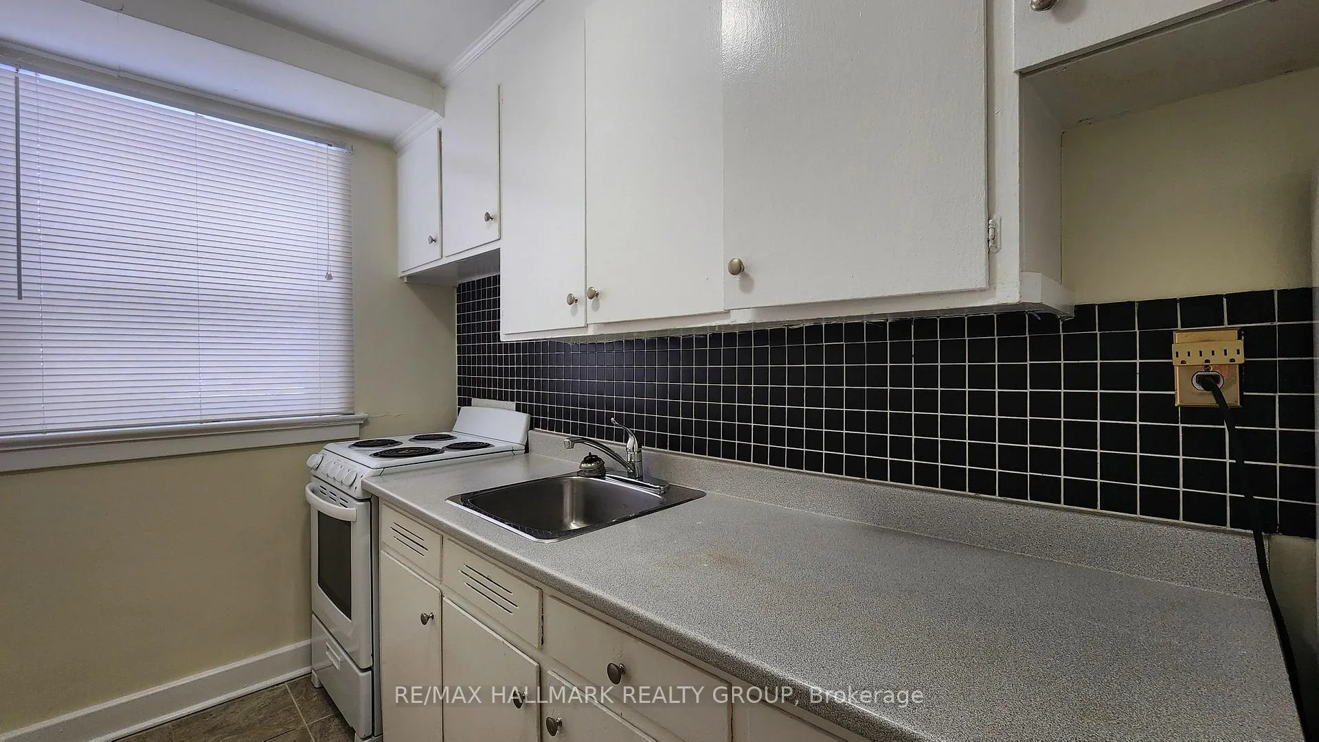 Photo 13 of Unit 2, 33 Commanda Way, Ottawa, Lindenlea — HOMEH