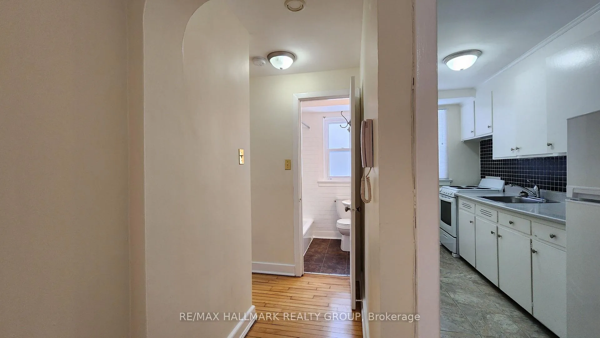 Photo 17 of Unit 2, 33 Commanda Way, Ottawa, Lindenlea — HOMEH