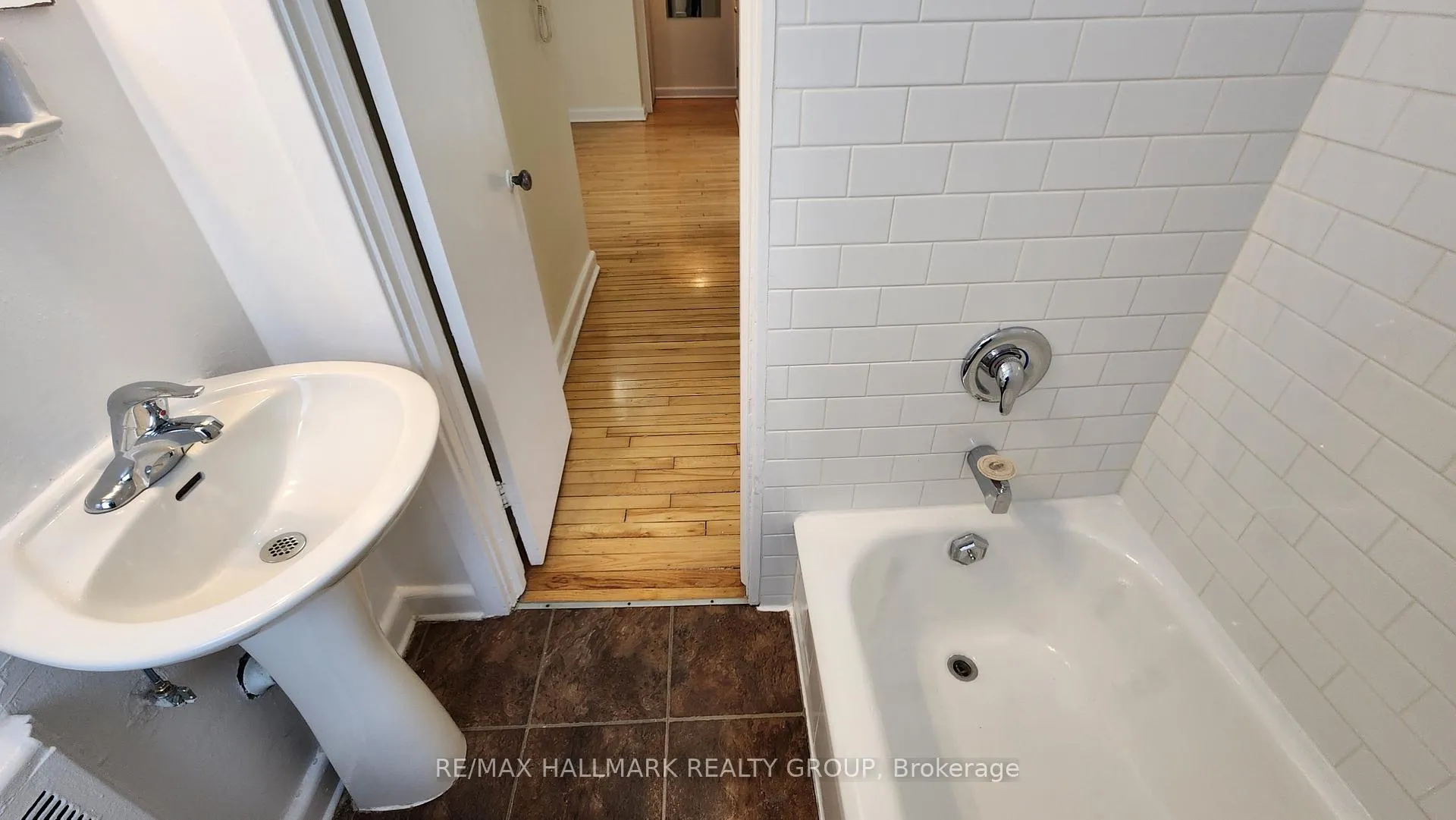 Photo 21 of Unit 2, 33 Commanda Way, Ottawa, Lindenlea — HOMEH