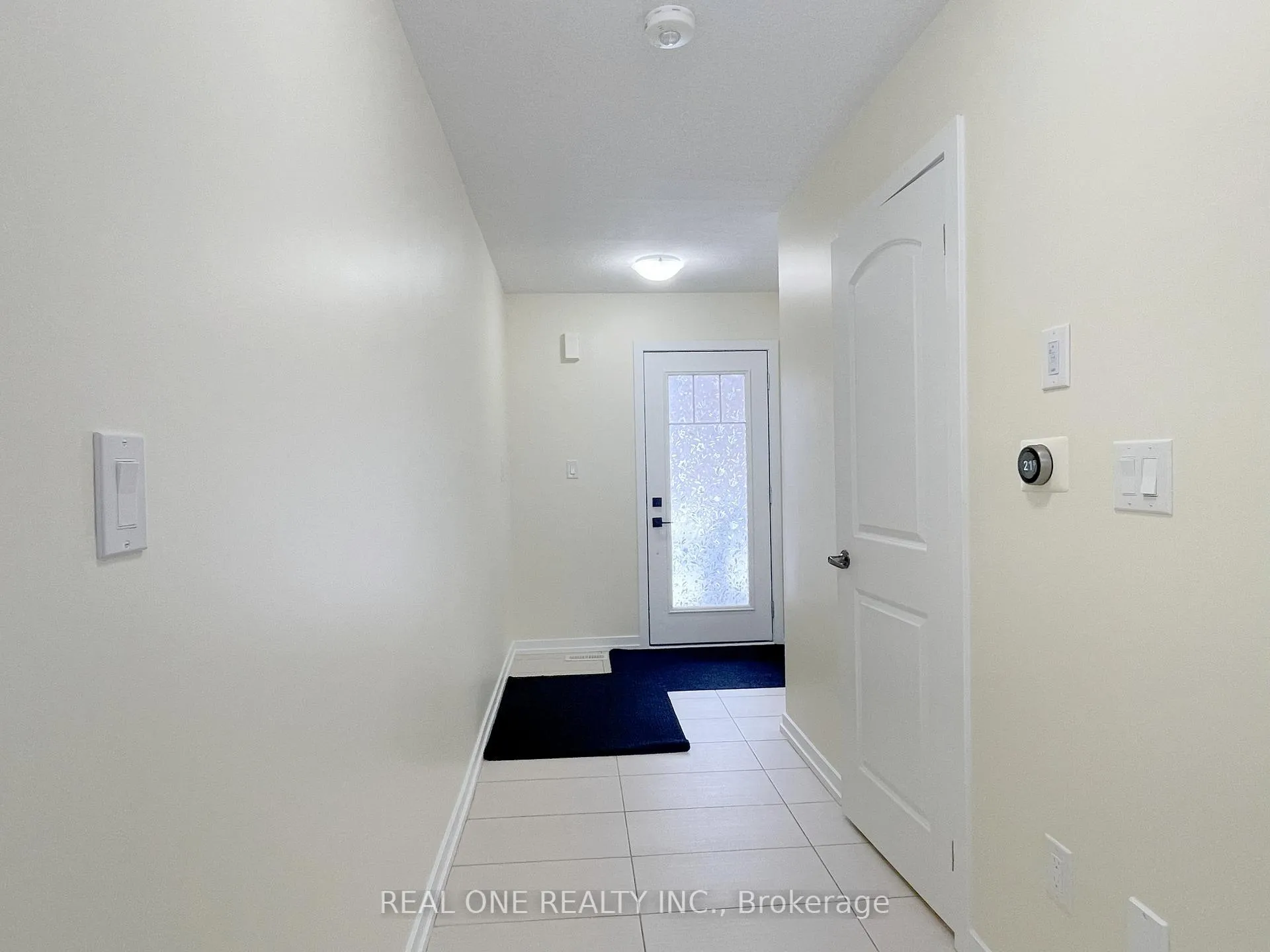 Photo 3 of 7 Hedges Crescent, Hamilton, Stoney Creek Mountain — HOMEH