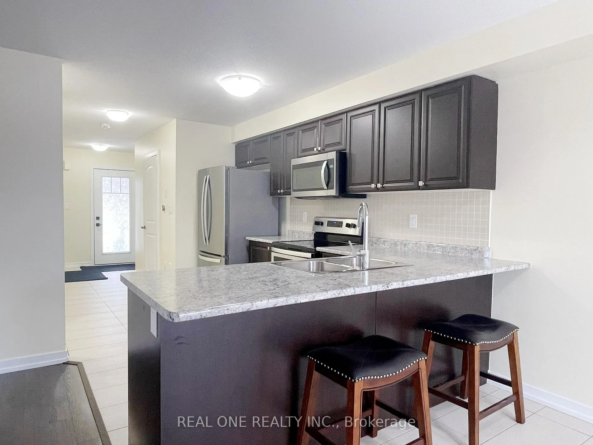 Photo 4 of 7 Hedges Crescent, Hamilton, Stoney Creek Mountain — HOMEH