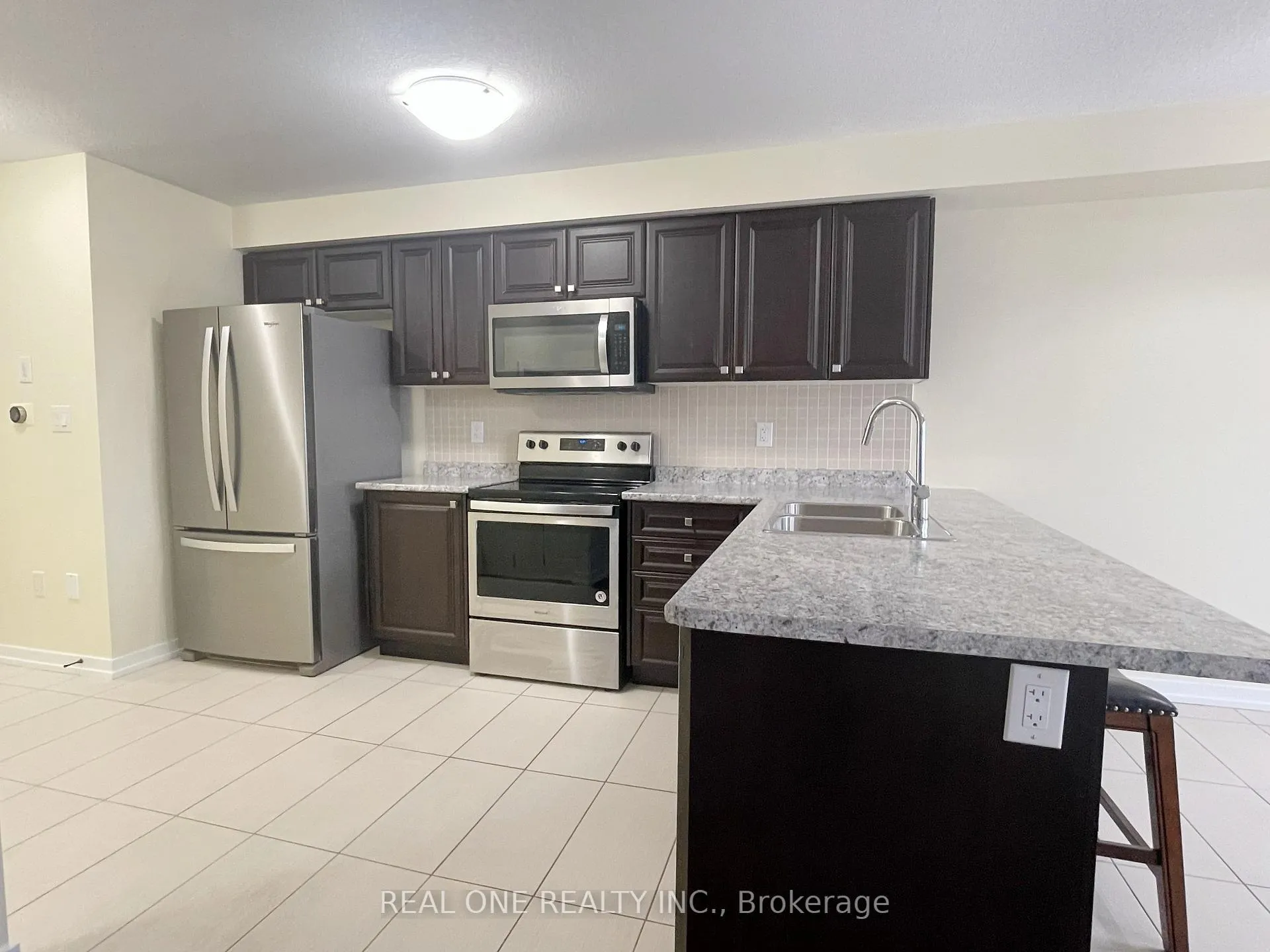 Photo 6 of 7 Hedges Crescent, Hamilton, Stoney Creek Mountain — HOMEH