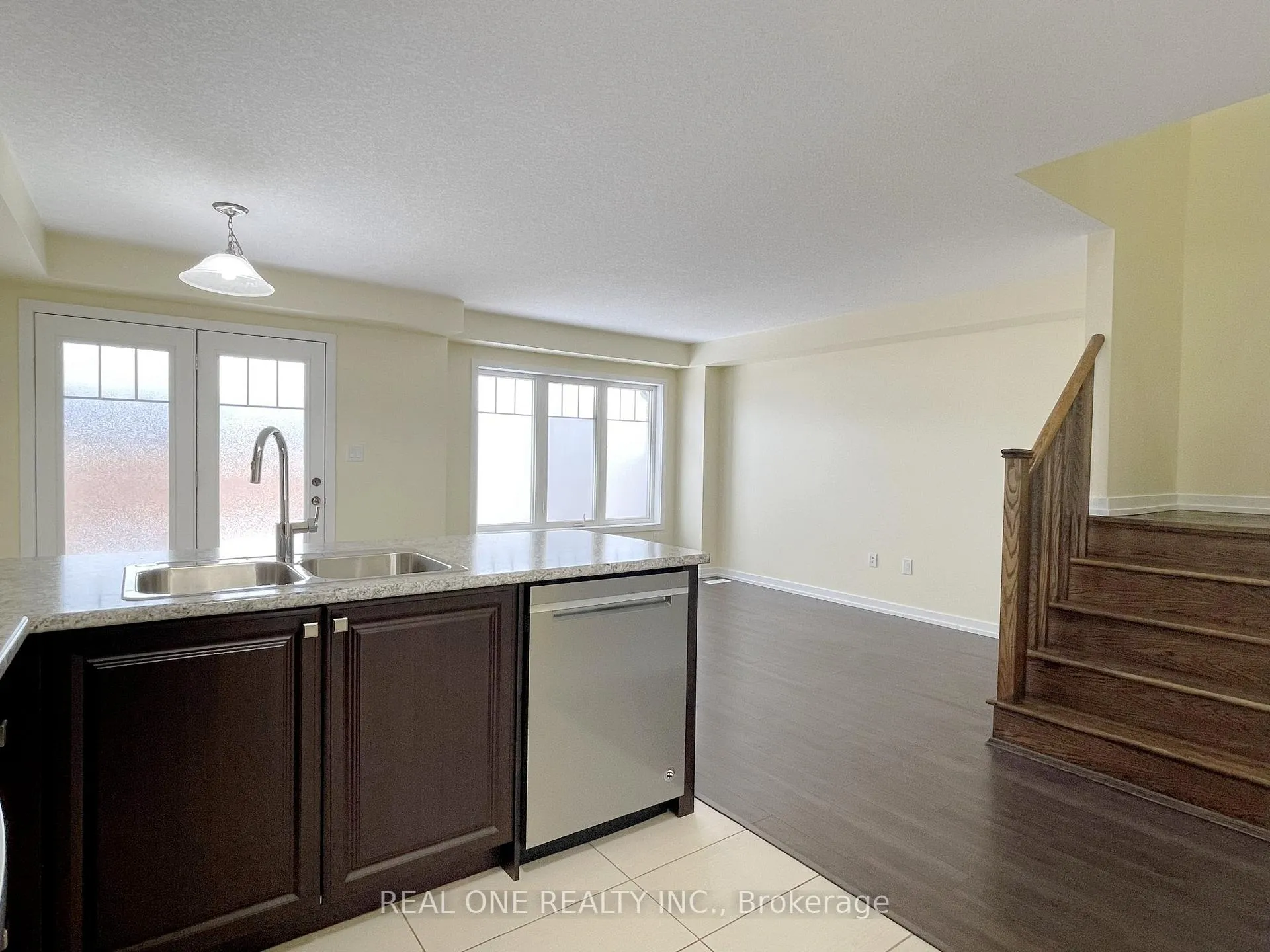 Photo 7 of 7 Hedges Crescent, Hamilton, Stoney Creek Mountain — HOMEH