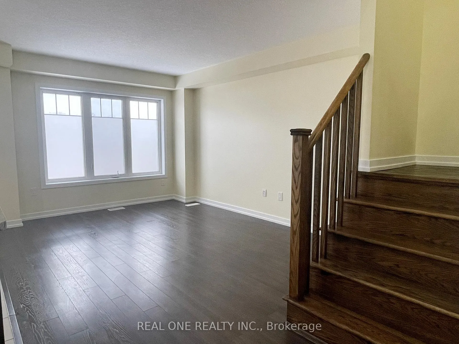 Photo 8 of 7 Hedges Crescent, Hamilton, Stoney Creek Mountain — HOMEH
