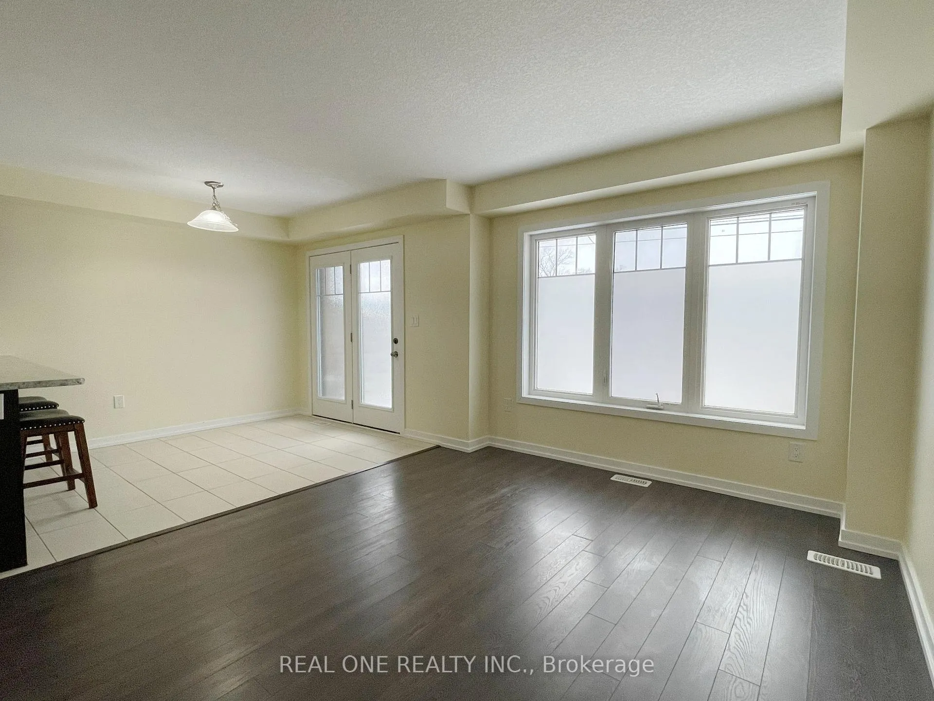 Photo 10 of 7 Hedges Crescent, Hamilton, Stoney Creek Mountain — HOMEH