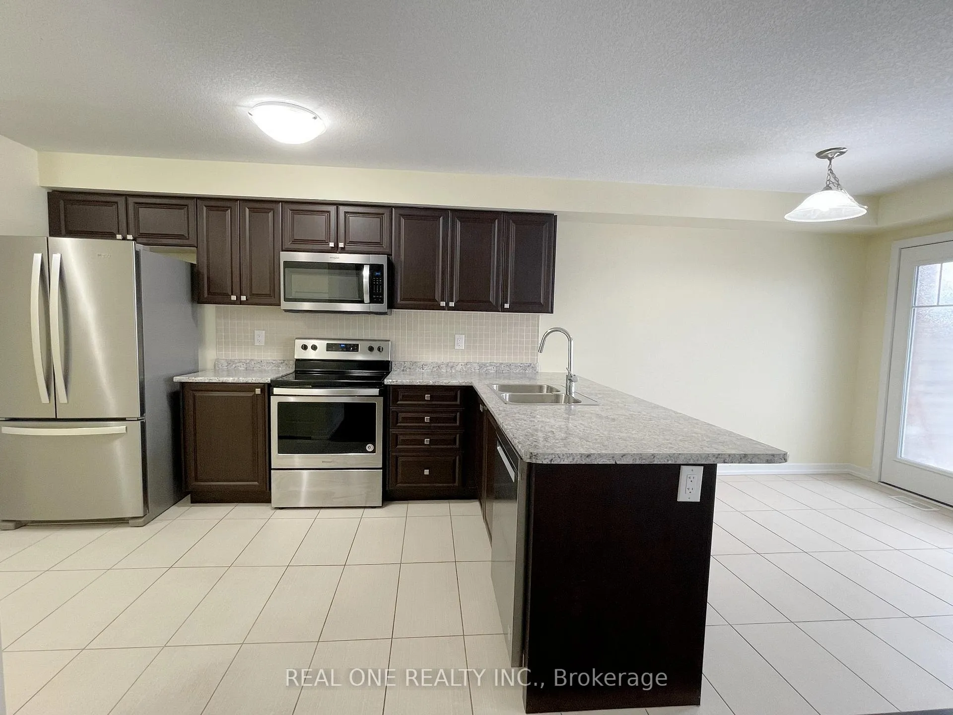 Photo 12 of 7 Hedges Crescent, Hamilton, Stoney Creek Mountain — HOMEH