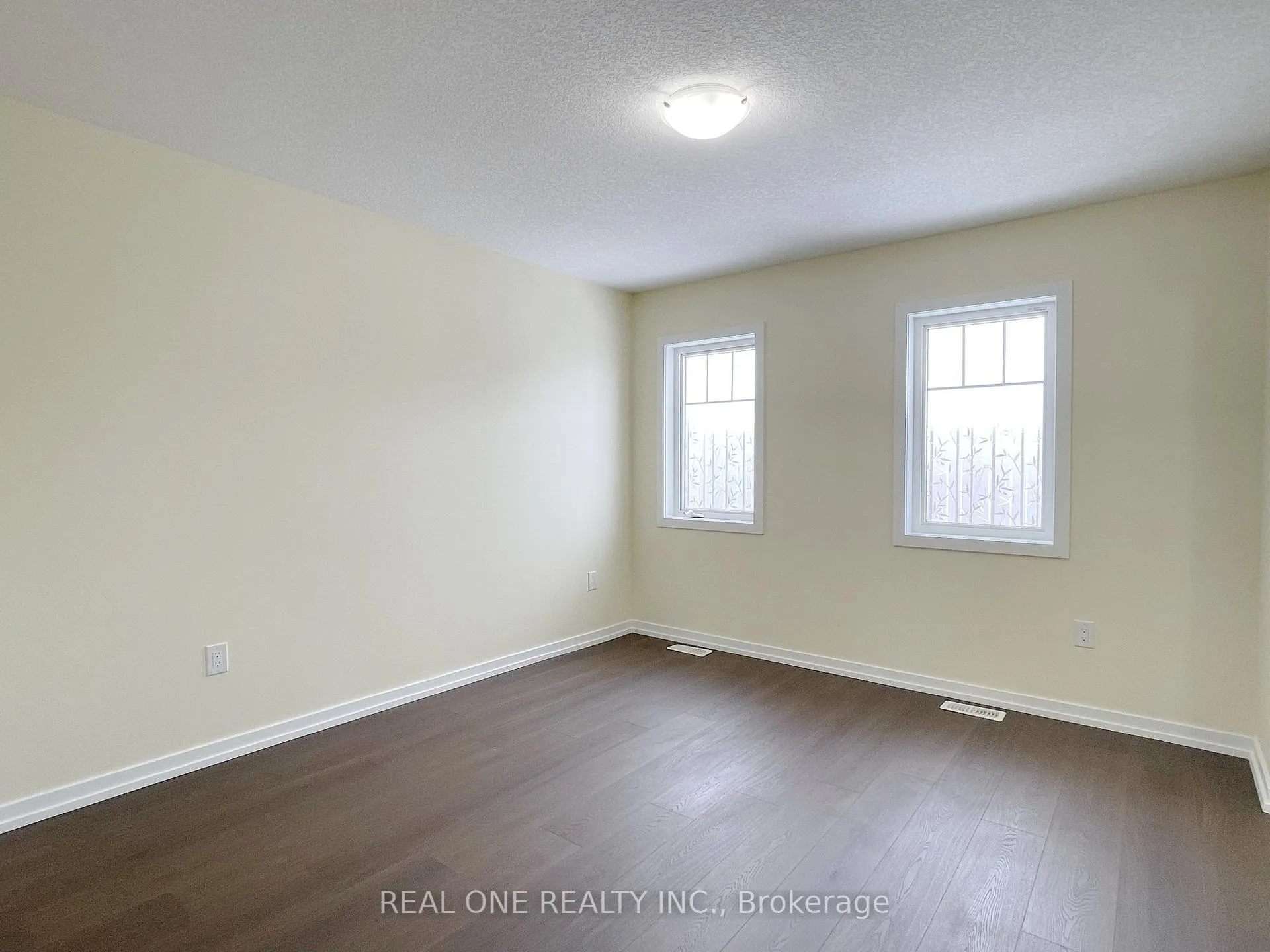 Photo 19 of 7 Hedges Crescent, Hamilton, Stoney Creek Mountain — HOMEH