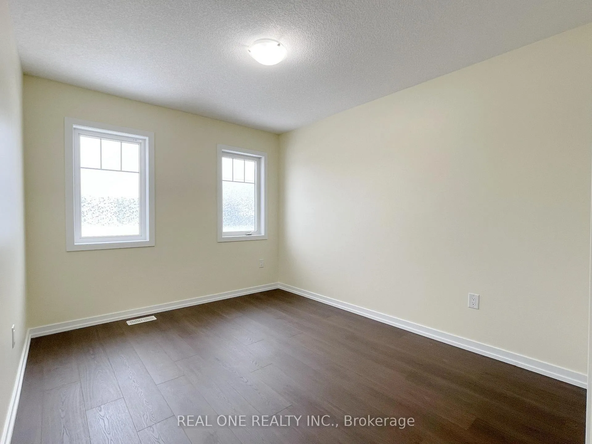Photo 23 of 7 Hedges Crescent, Hamilton, Stoney Creek Mountain — HOMEH