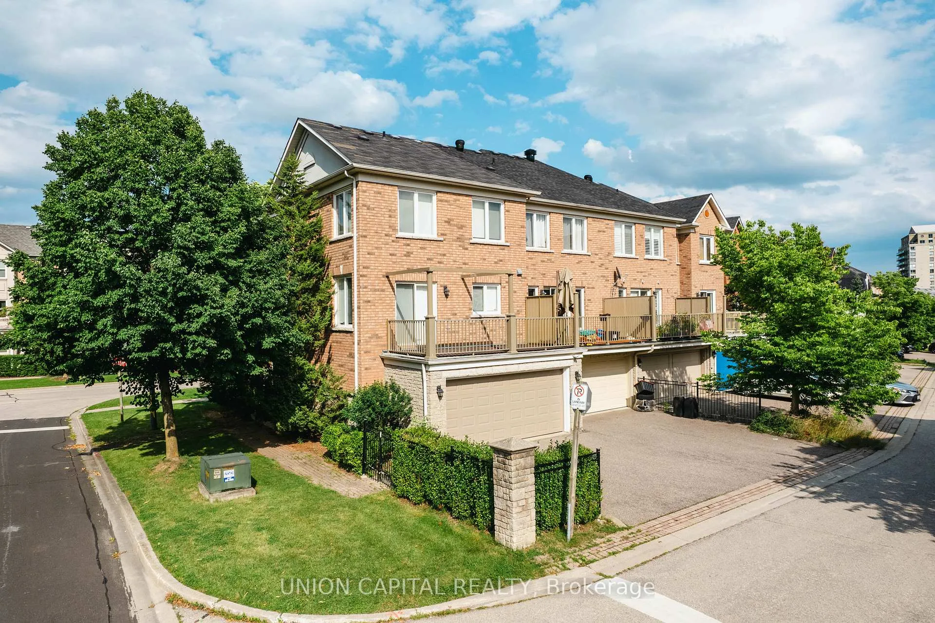 Photo 1 of 110 Pond Drive, Markham, Commerce Valley — HOMEH