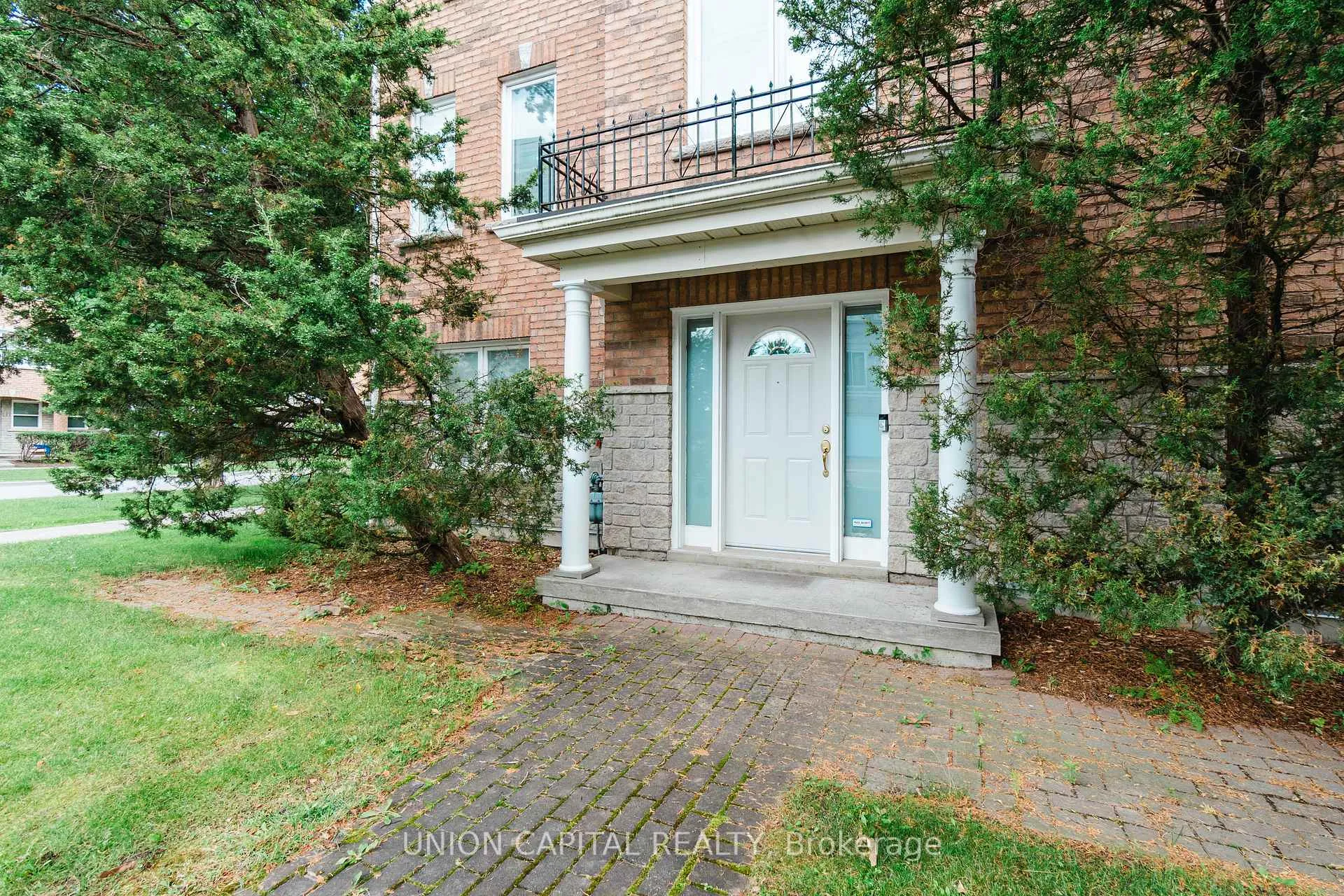 Photo 3 of 110 Pond Drive, Markham, Commerce Valley — HOMEH