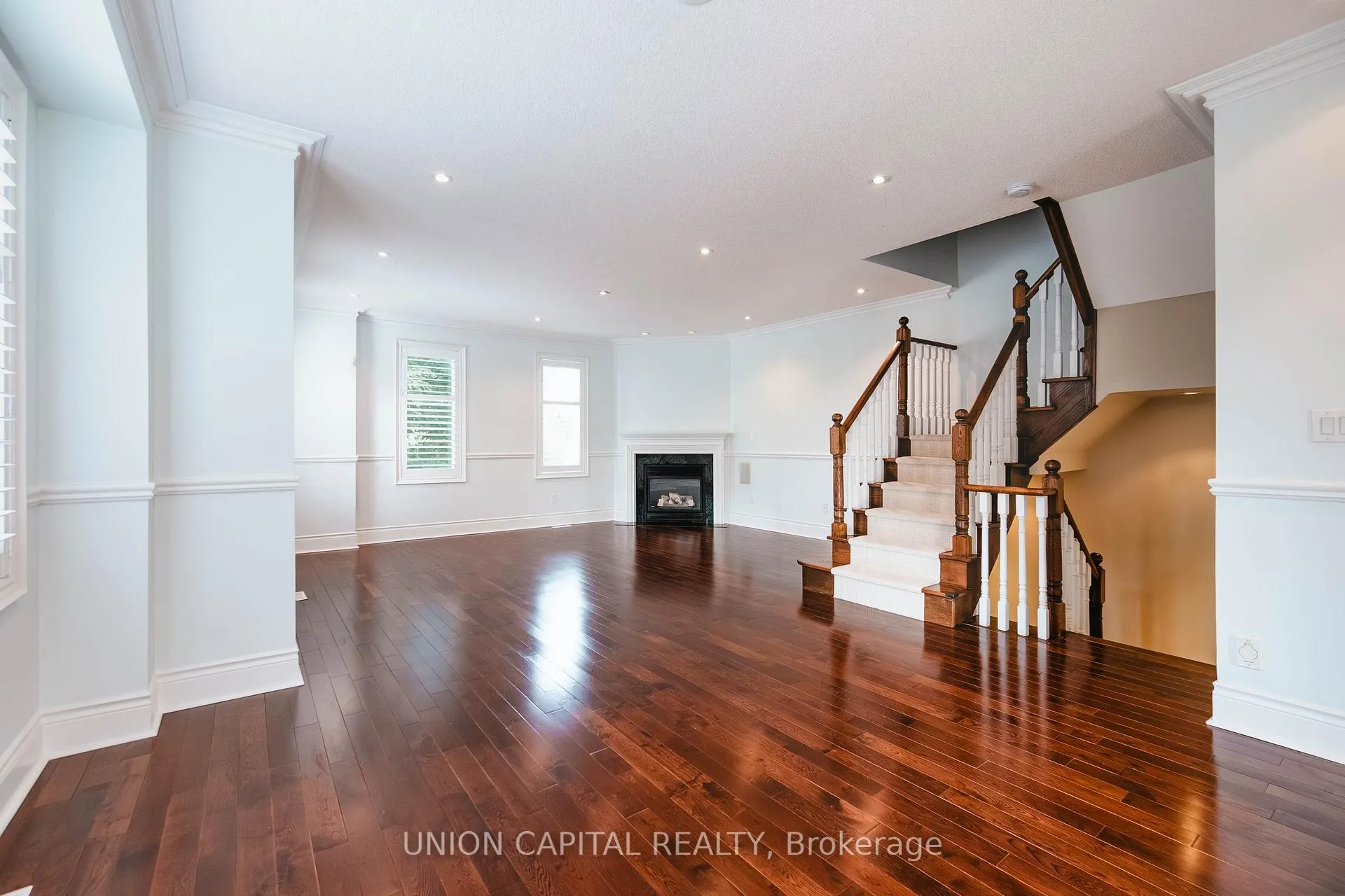 Photo 7 of 110 Pond Drive, Markham, Commerce Valley — HOMEH