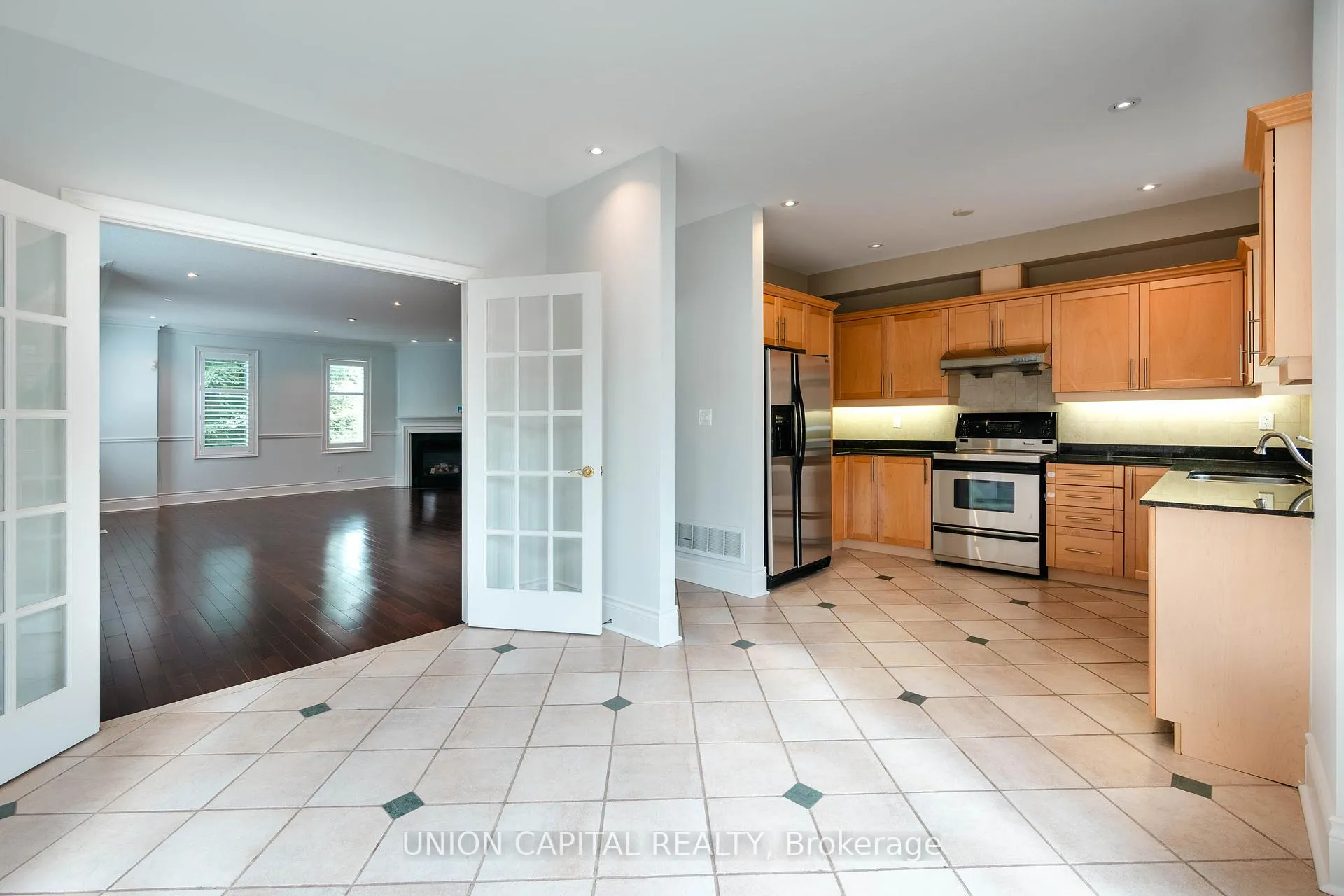 Photo 9 of 110 Pond Drive, Markham, Commerce Valley — HOMEH