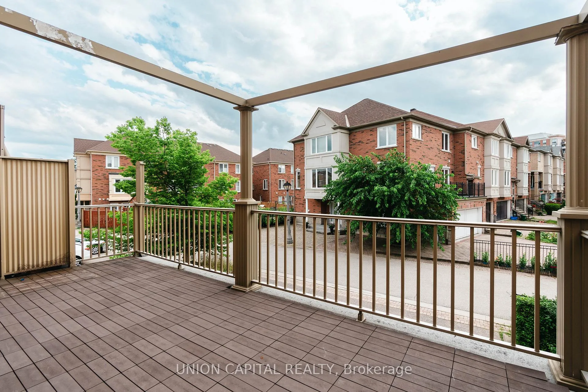 Photo 12 of 110 Pond Drive, Markham, Commerce Valley — HOMEH
