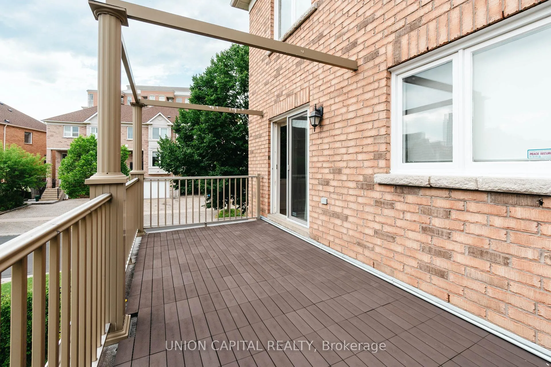 Photo 13 of 110 Pond Drive, Markham, Commerce Valley — HOMEH