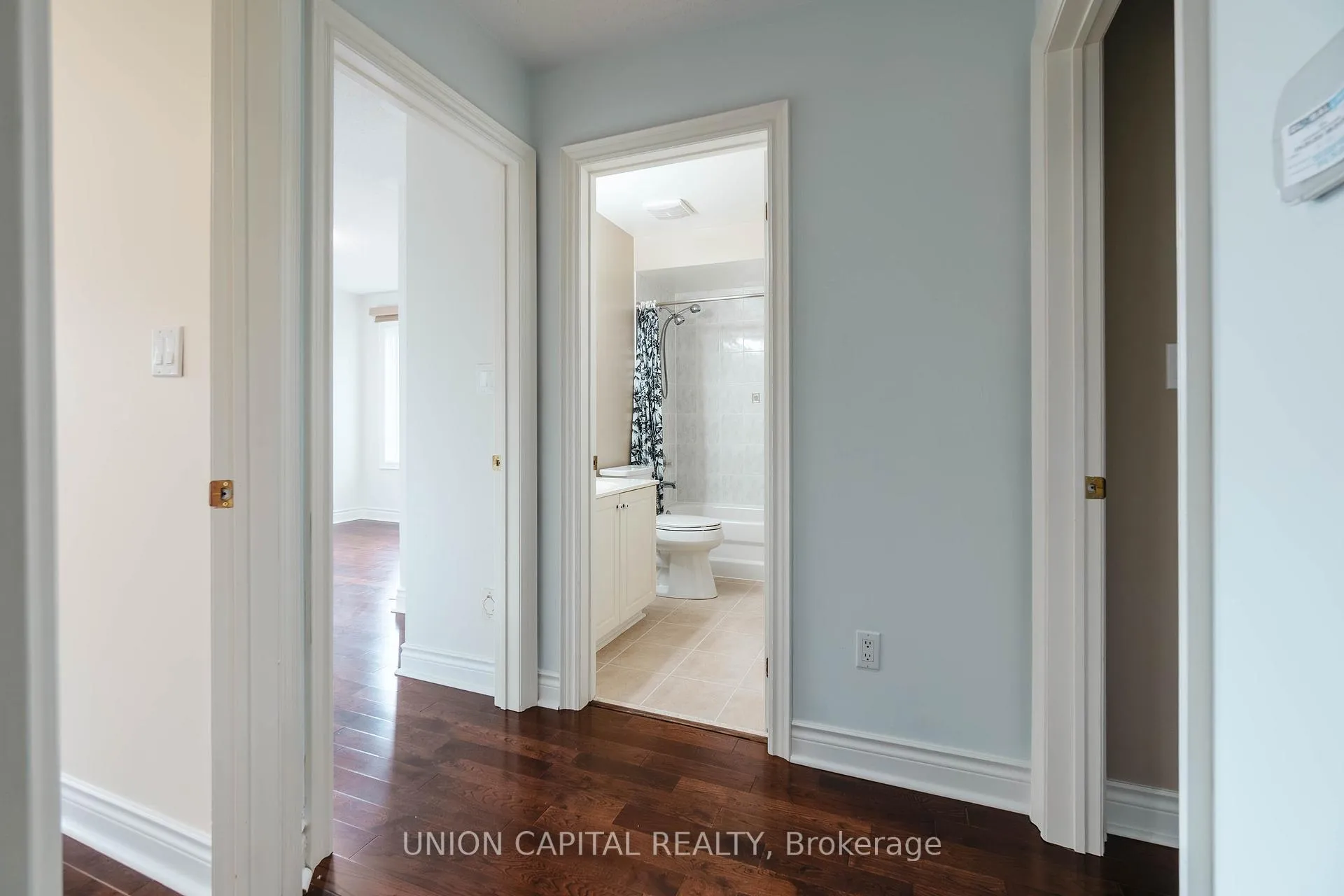 Photo 15 of 110 Pond Drive, Markham, Commerce Valley — HOMEH
