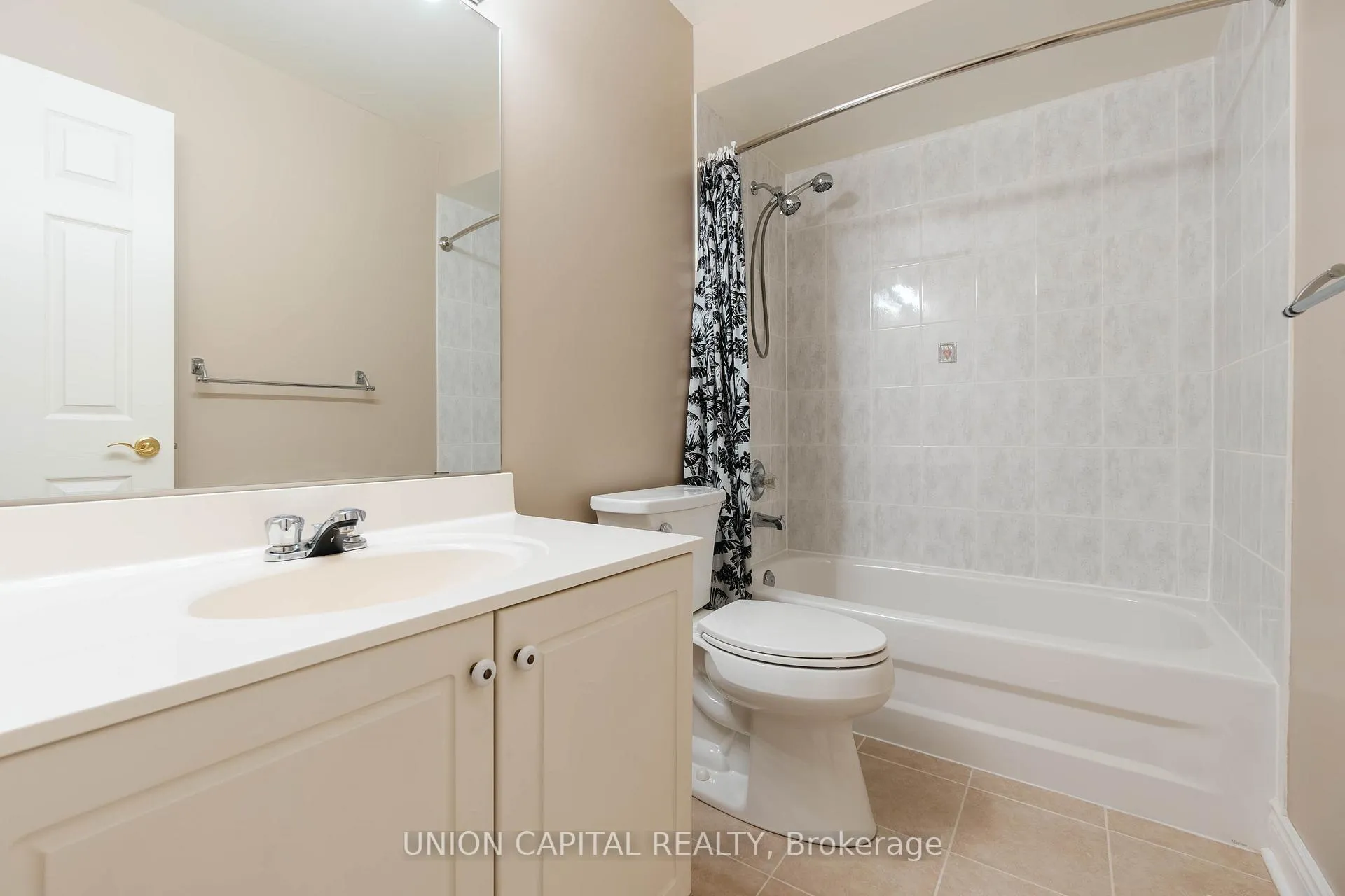 Photo 20 of 110 Pond Drive, Markham, Commerce Valley — HOMEH