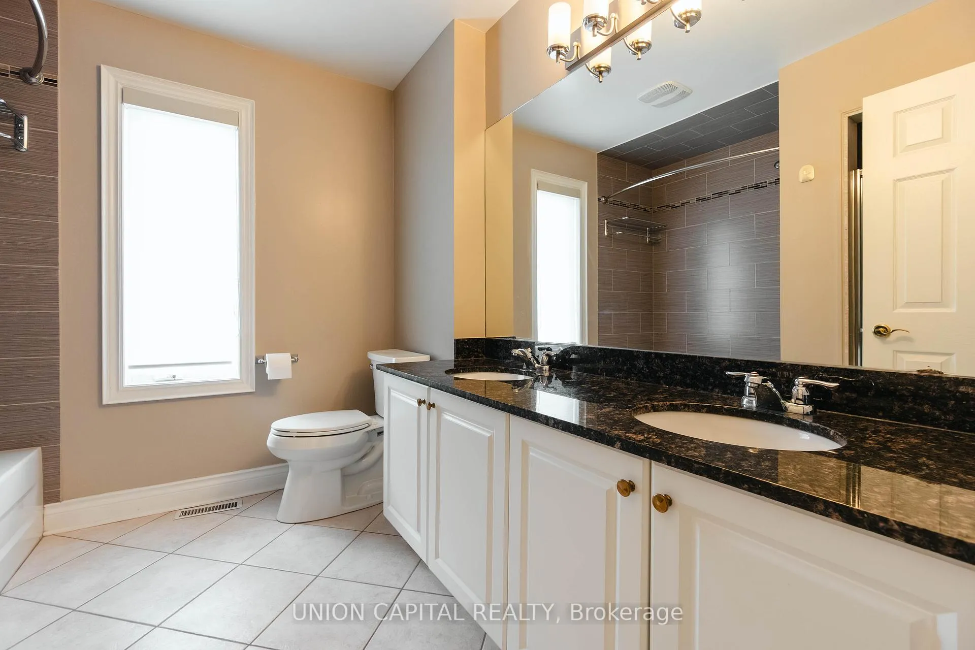 Photo 23 of 110 Pond Drive, Markham, Commerce Valley — HOMEH