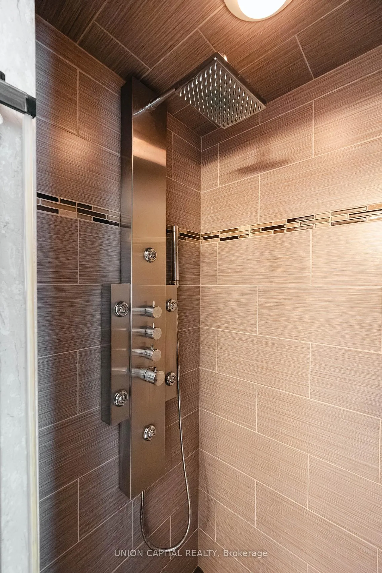 Photo 25 of 110 Pond Drive, Markham, Commerce Valley — HOMEH