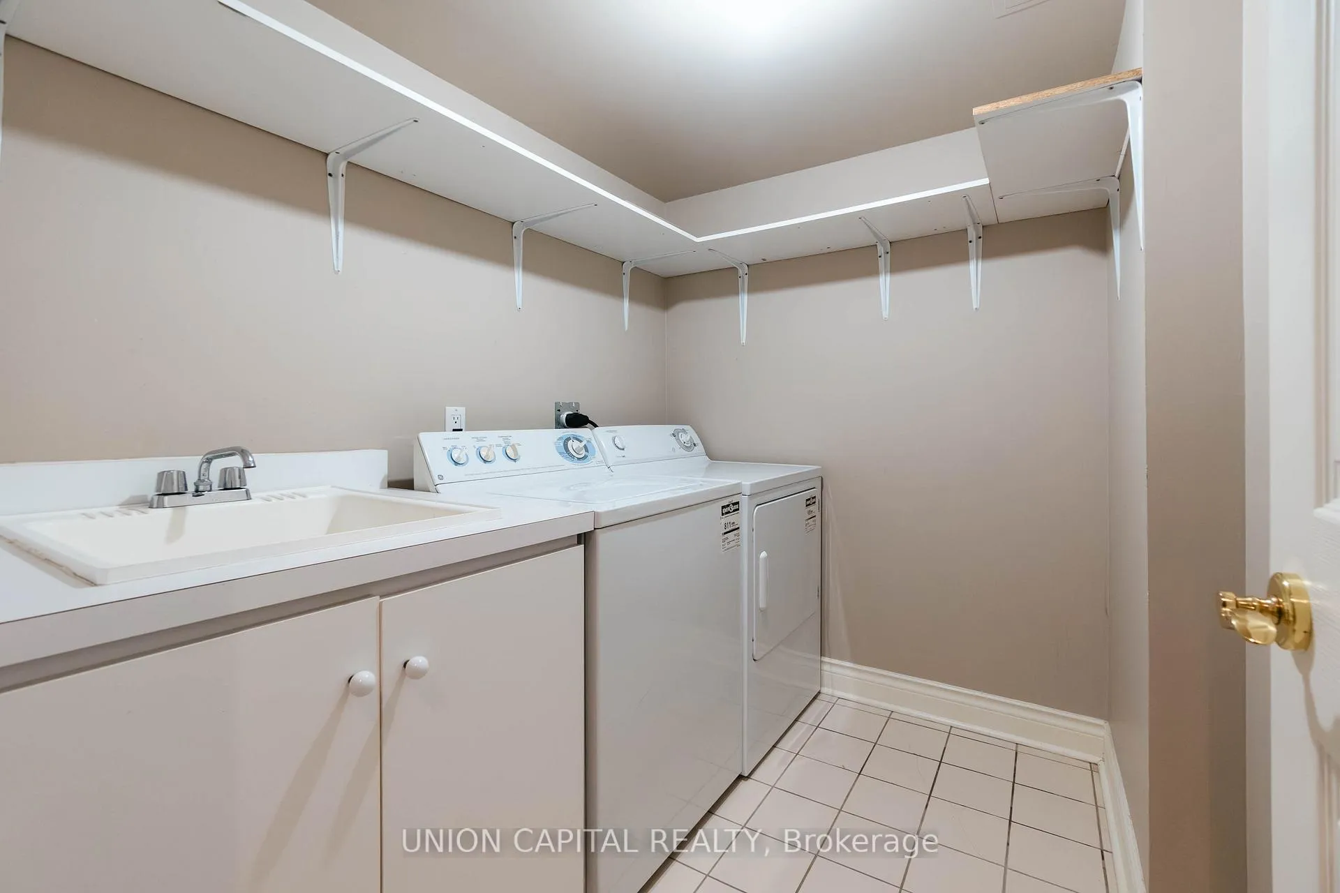 Photo 26 of 110 Pond Drive, Markham, Commerce Valley — HOMEH