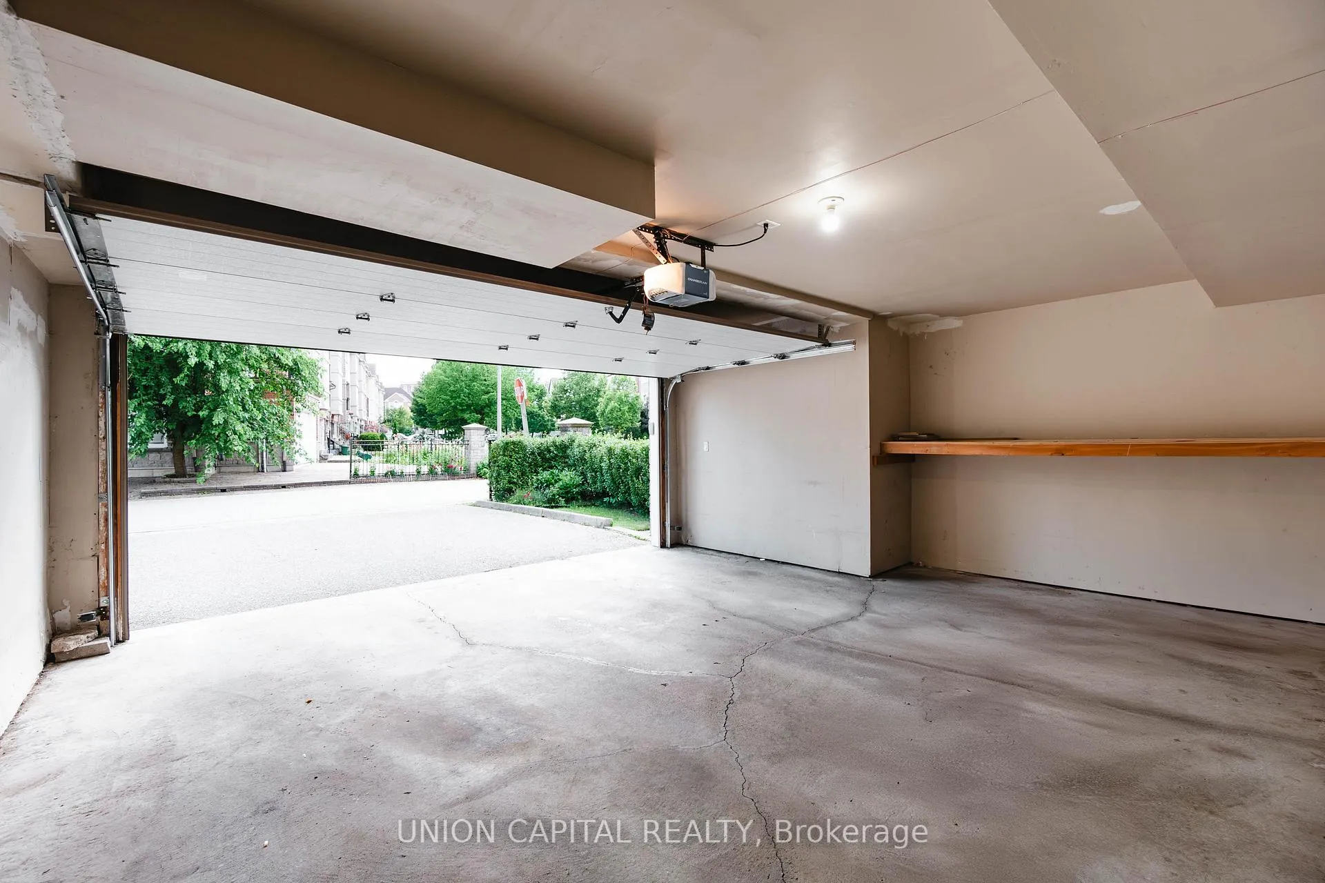 Photo 27 of 110 Pond Drive, Markham, Commerce Valley — HOMEH