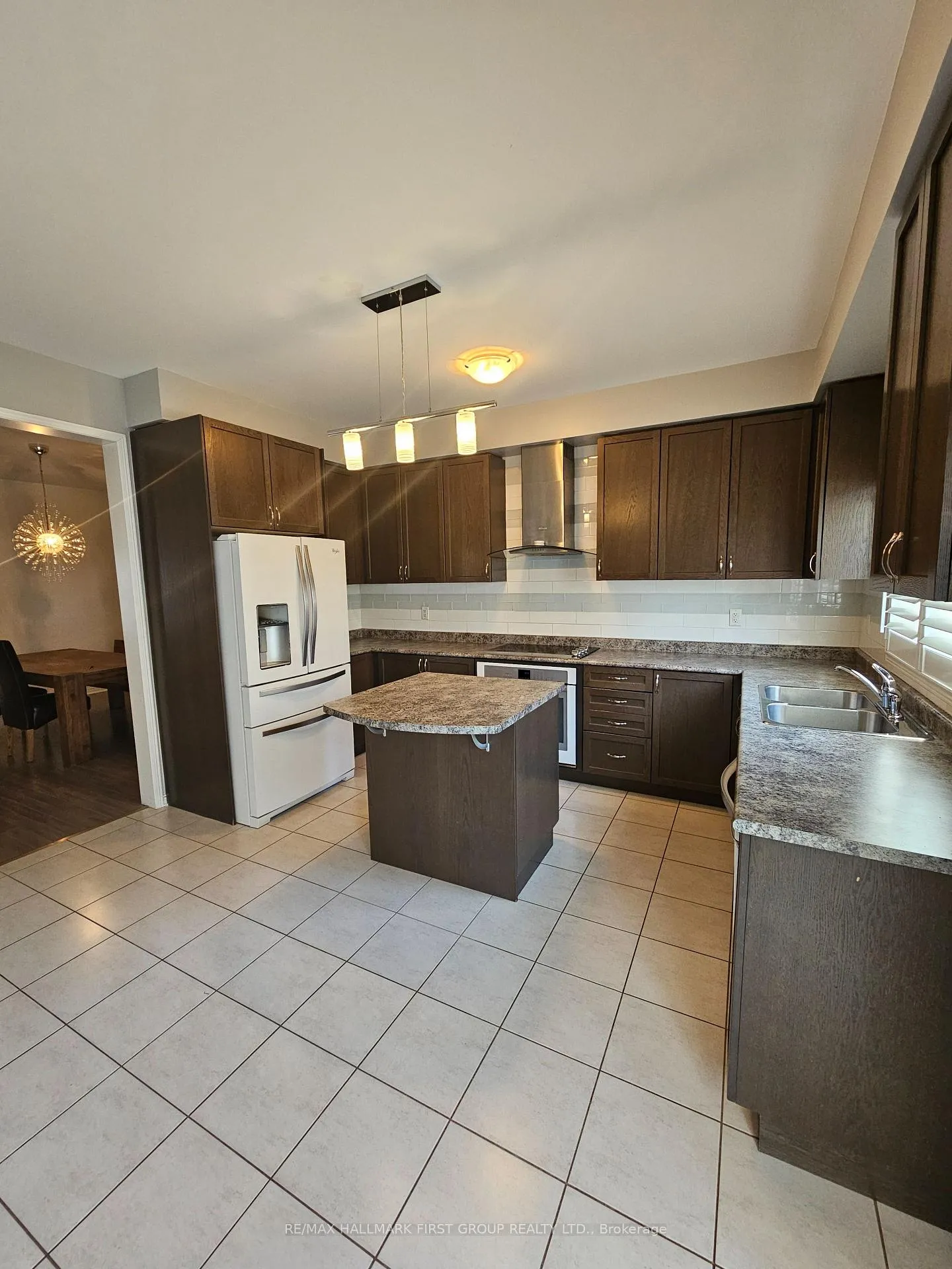Photo 8 of 1999 Queensbury Drive, Oshawa, Taunton — HOMEH