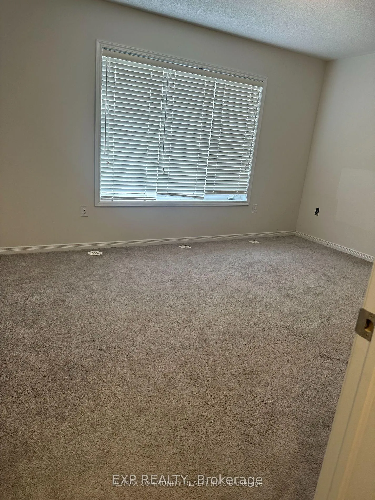 Photo 12 of 36 Jerome Way, Clarington, Bowmanville — HOMEH