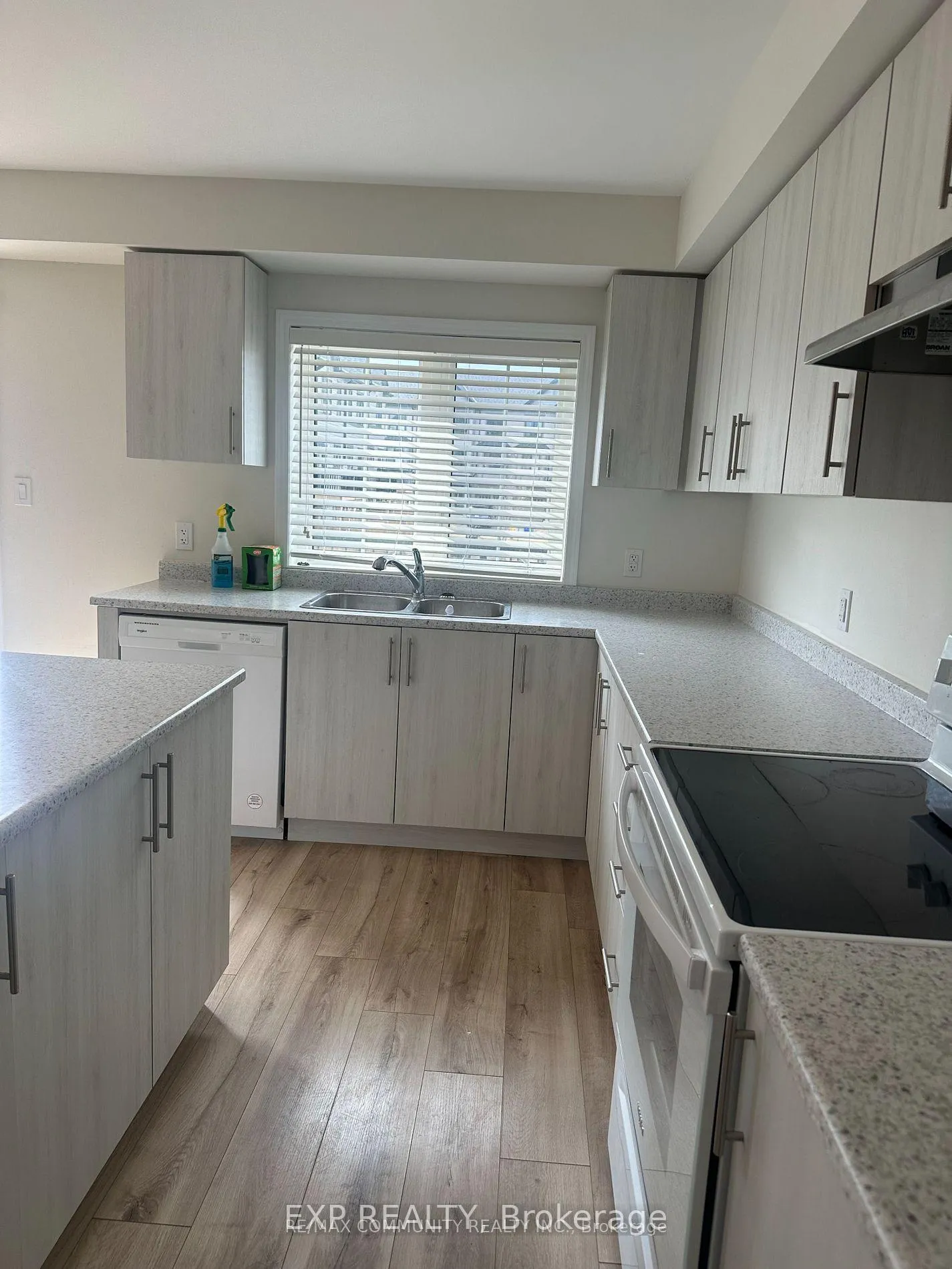 Photo 15 of 36 Jerome Way, Clarington, Bowmanville — HOMEH