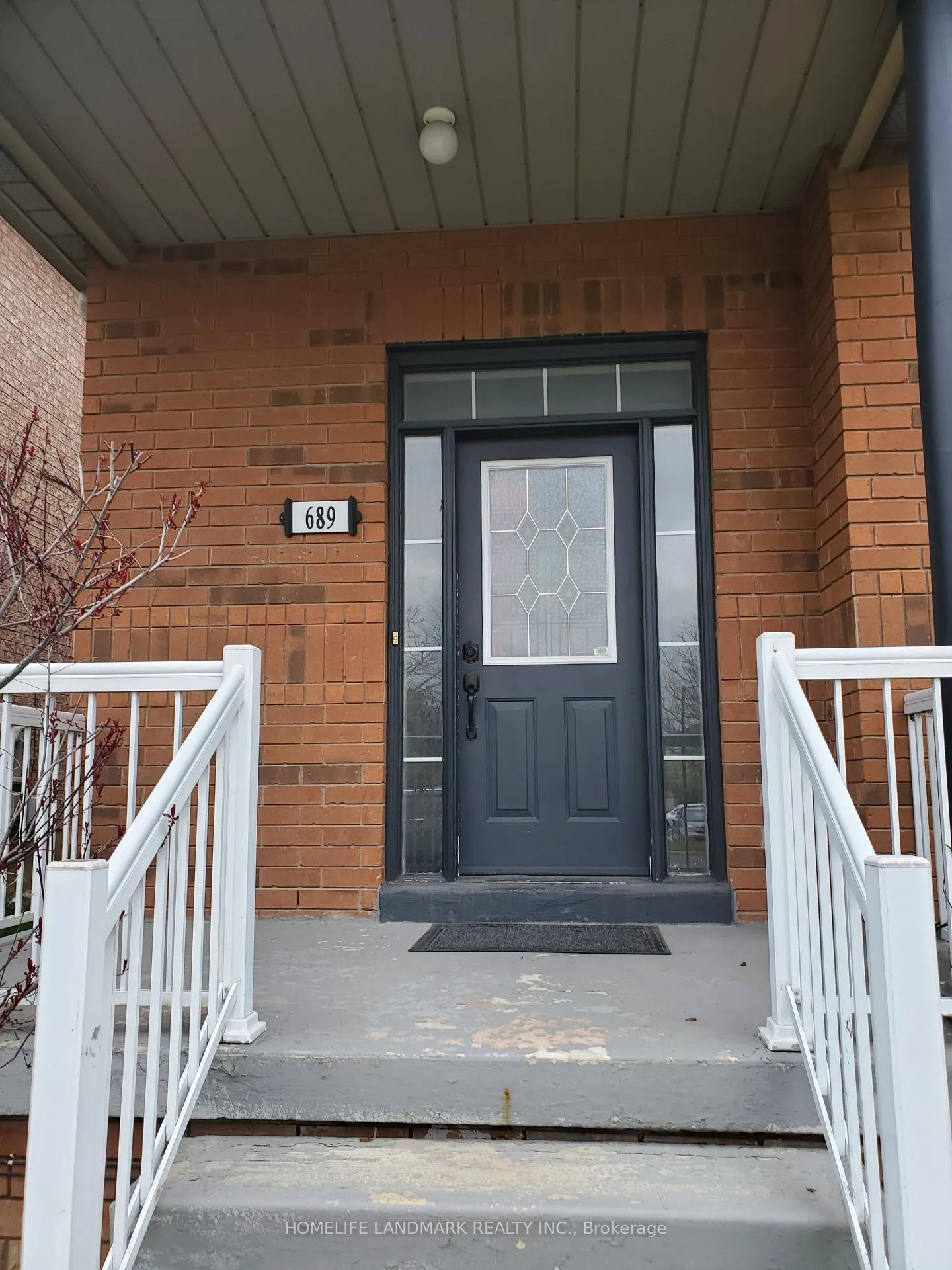 Front of 689 South Unionville Avenue