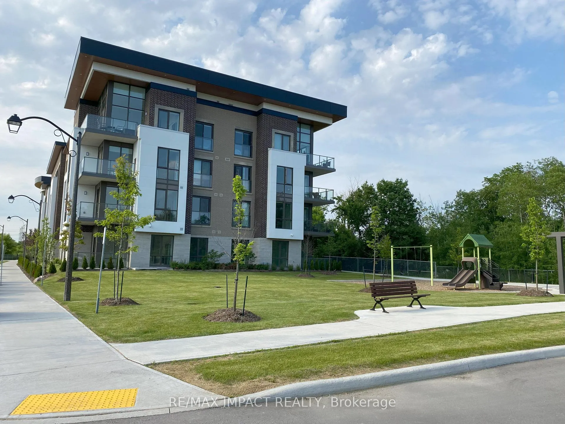 Photo 10 of Unit 224, 385 Arctic Red Drive, Oshawa, Windfields — HOMEH