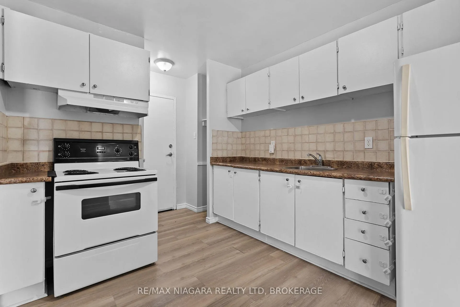 Photo 10 of Unit 152, 17 Old Pine Trail, St. Catharines, Carlton/Bunting — HOMEH