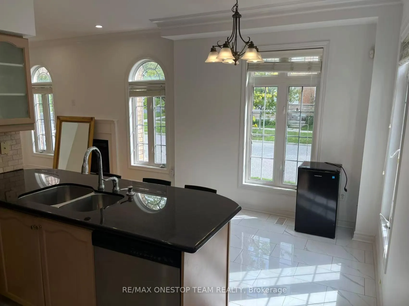 Photo 4 of 2005 Bur Oak Avenue, Markham, Greensborough — HOMEH