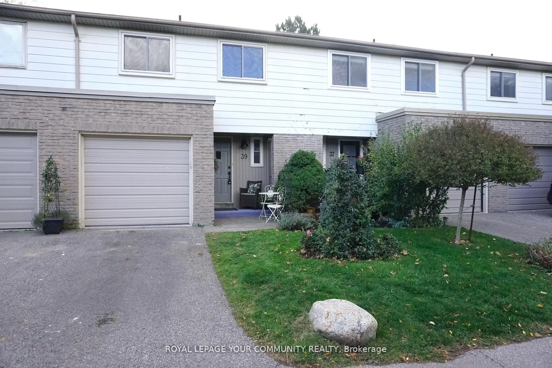 Photo 1 of 39 Knightsbridge Way, Markham, Markham Village — HOMEH
