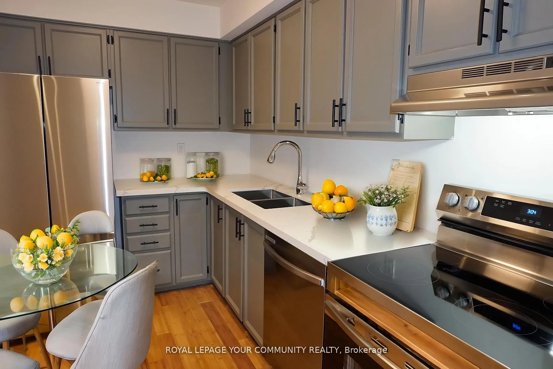 Photo 5 of 39 Knightsbridge Way, Markham, Markham Village — HOMEH