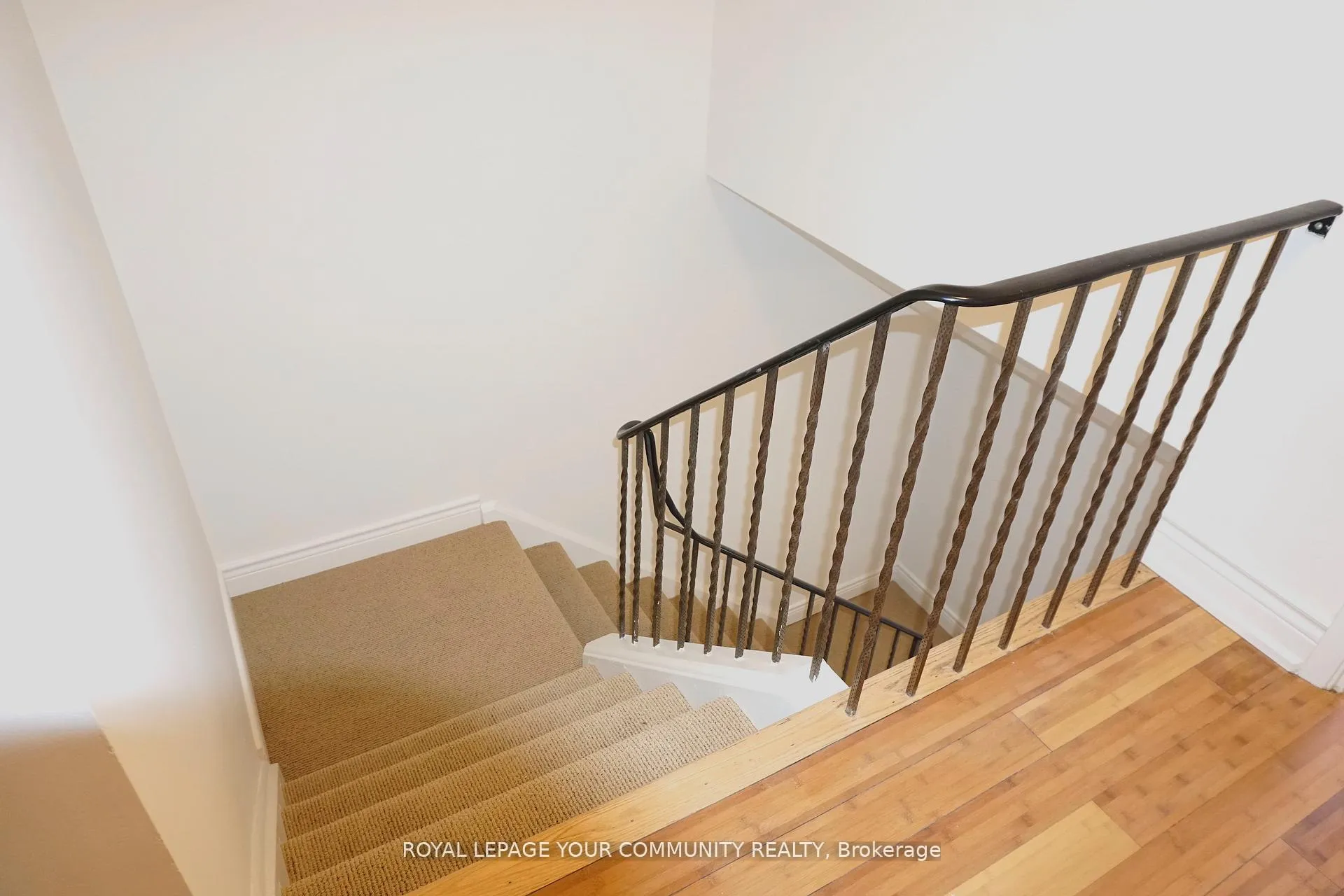 Photo 8 of 39 Knightsbridge Way, Markham, Markham Village — HOMEH