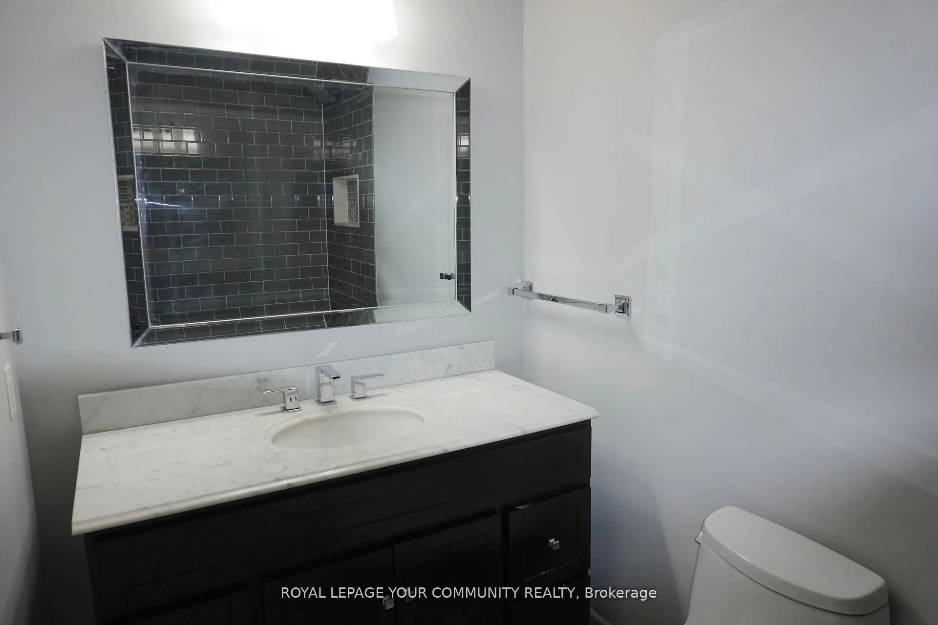 Photo 12 of 39 Knightsbridge Way, Markham, Markham Village — HOMEH