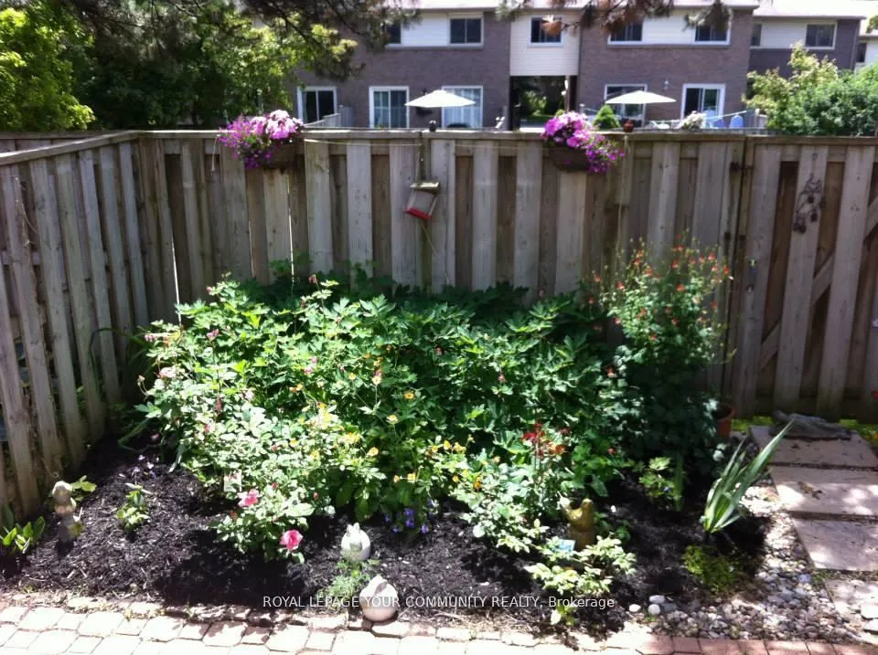 Photo 19 of 39 Knightsbridge Way, Markham, Markham Village — HOMEH