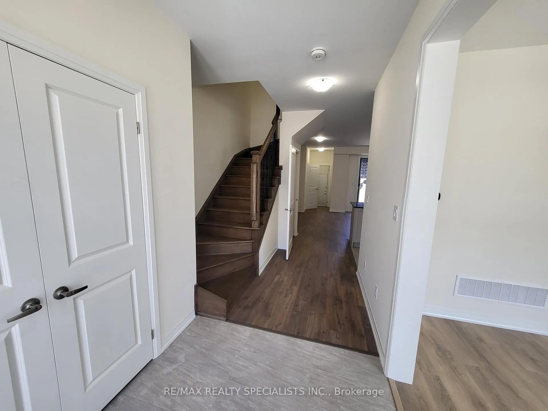 Photo 3 of 345 Coronation Road E, Whitby, Rural Whitby — HOMEH