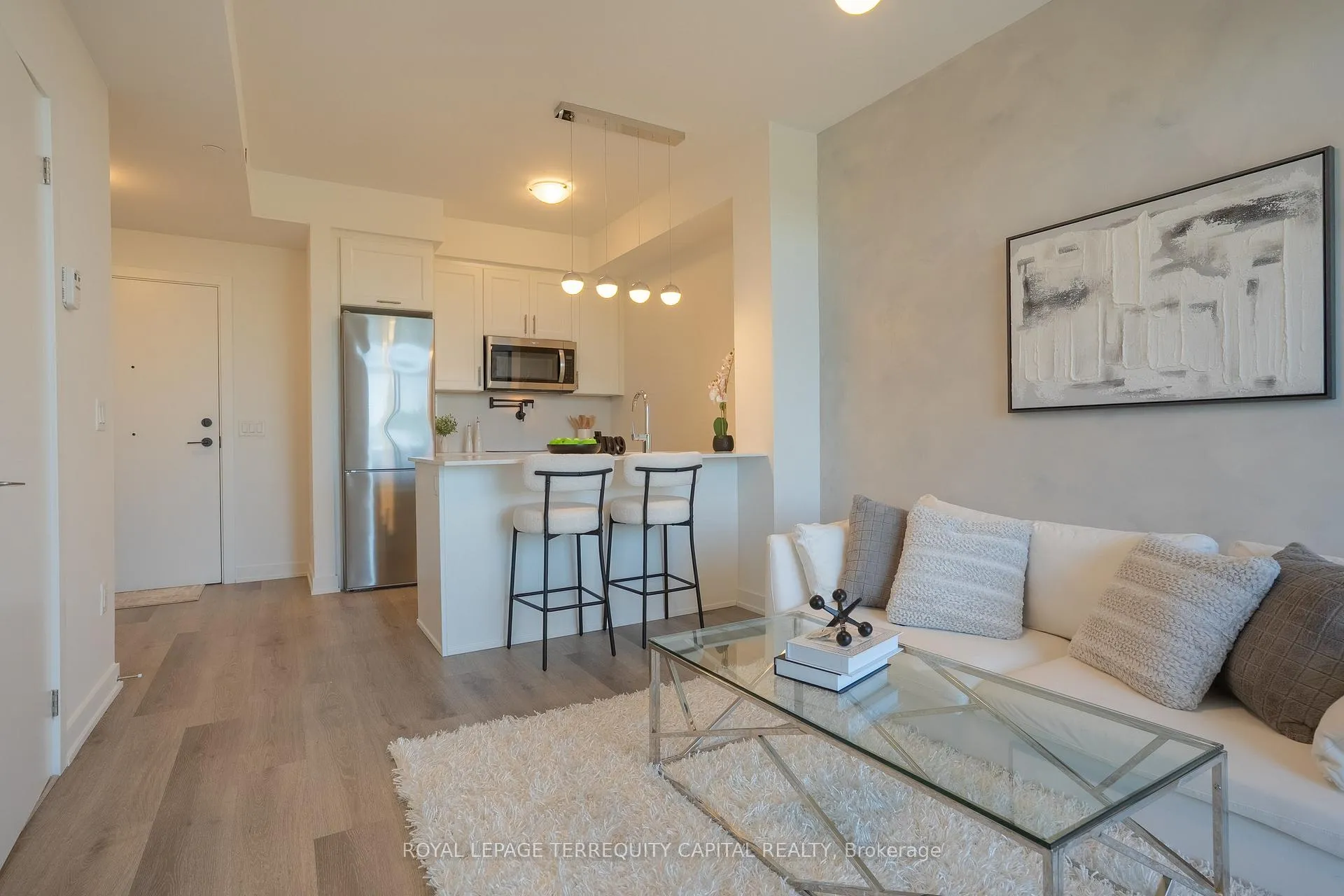 Photo 2 of Unit 313, 600 North Service Road, Hamilton, Stoney Creek — HOMEH