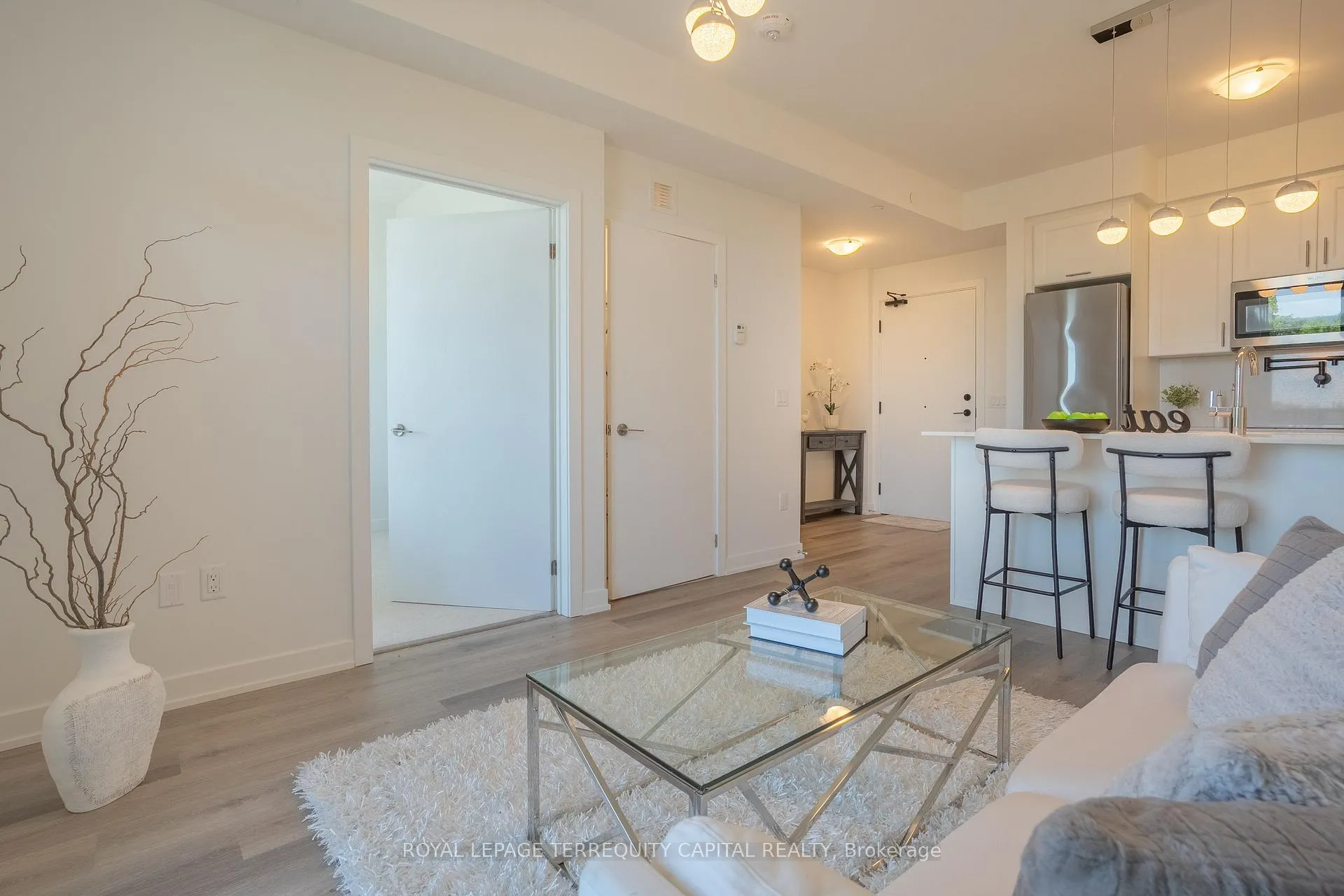 Photo 3 of Unit 313, 600 North Service Road, Hamilton, Stoney Creek — HOMEH