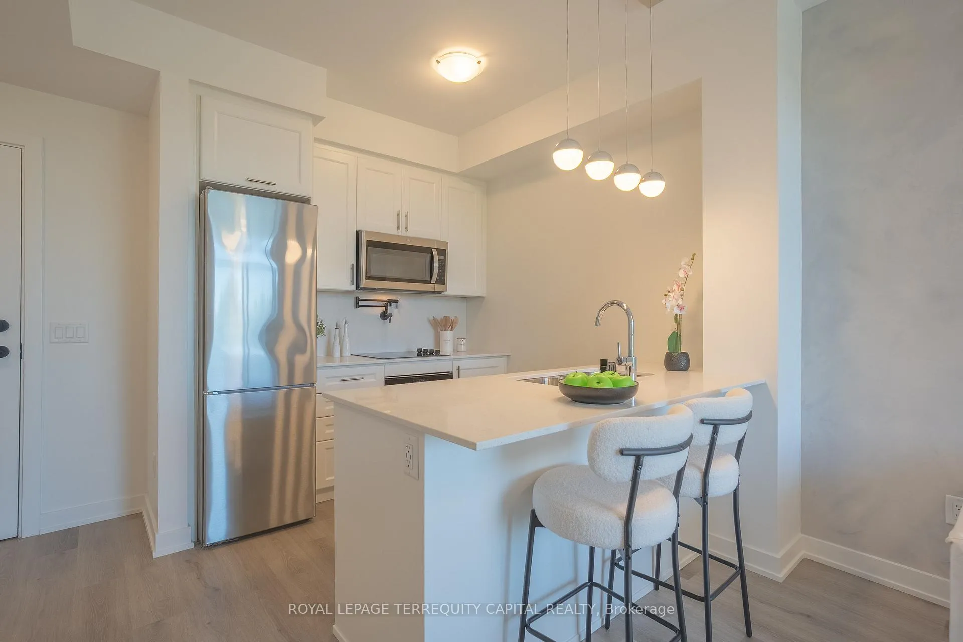 Photo 5 of Unit 313, 600 North Service Road, Hamilton, Stoney Creek — HOMEH