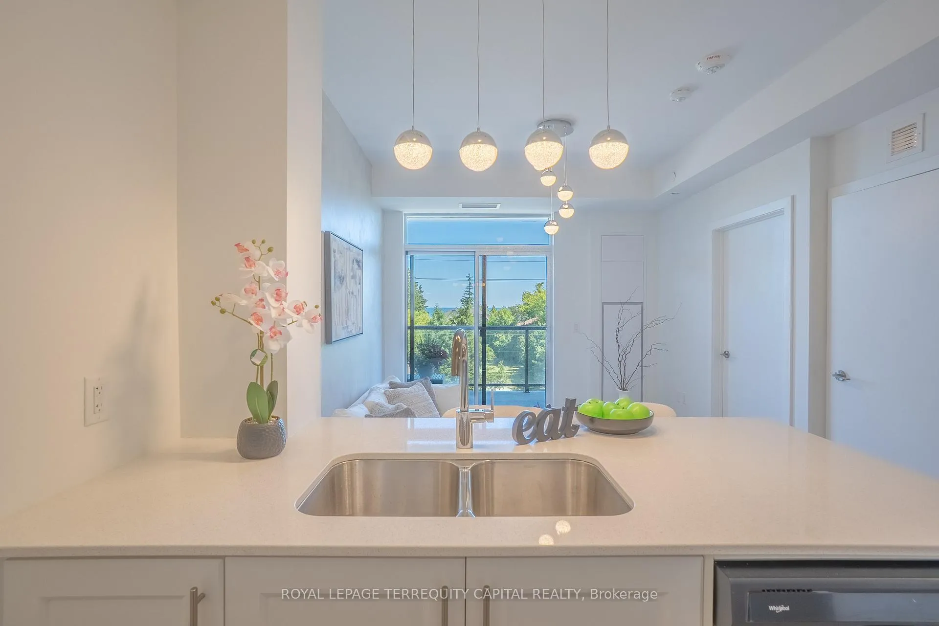 Photo 6 of Unit 313, 600 North Service Road, Hamilton, Stoney Creek — HOMEH
