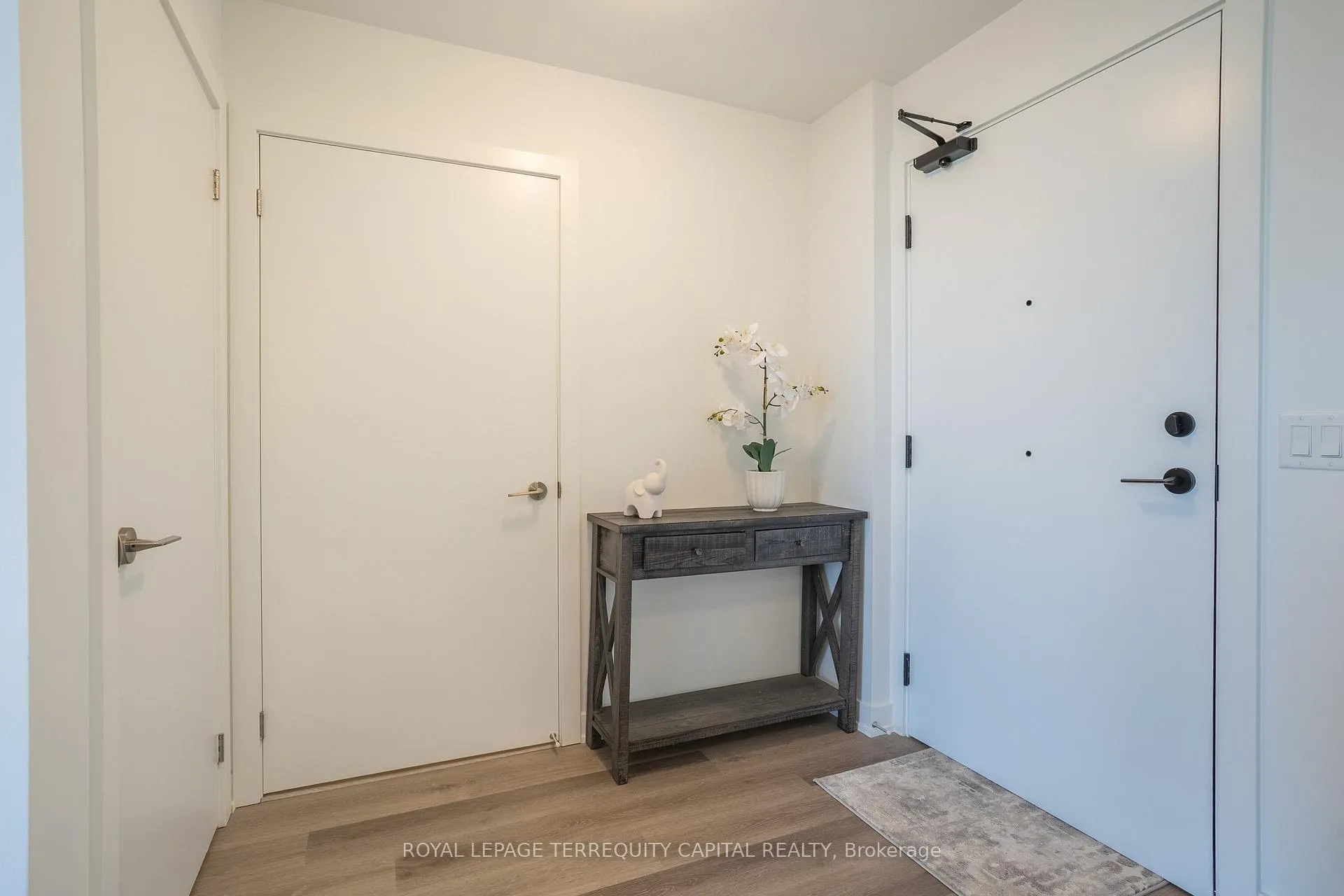 Photo 7 of Unit 313, 600 North Service Road, Hamilton, Stoney Creek — HOMEH