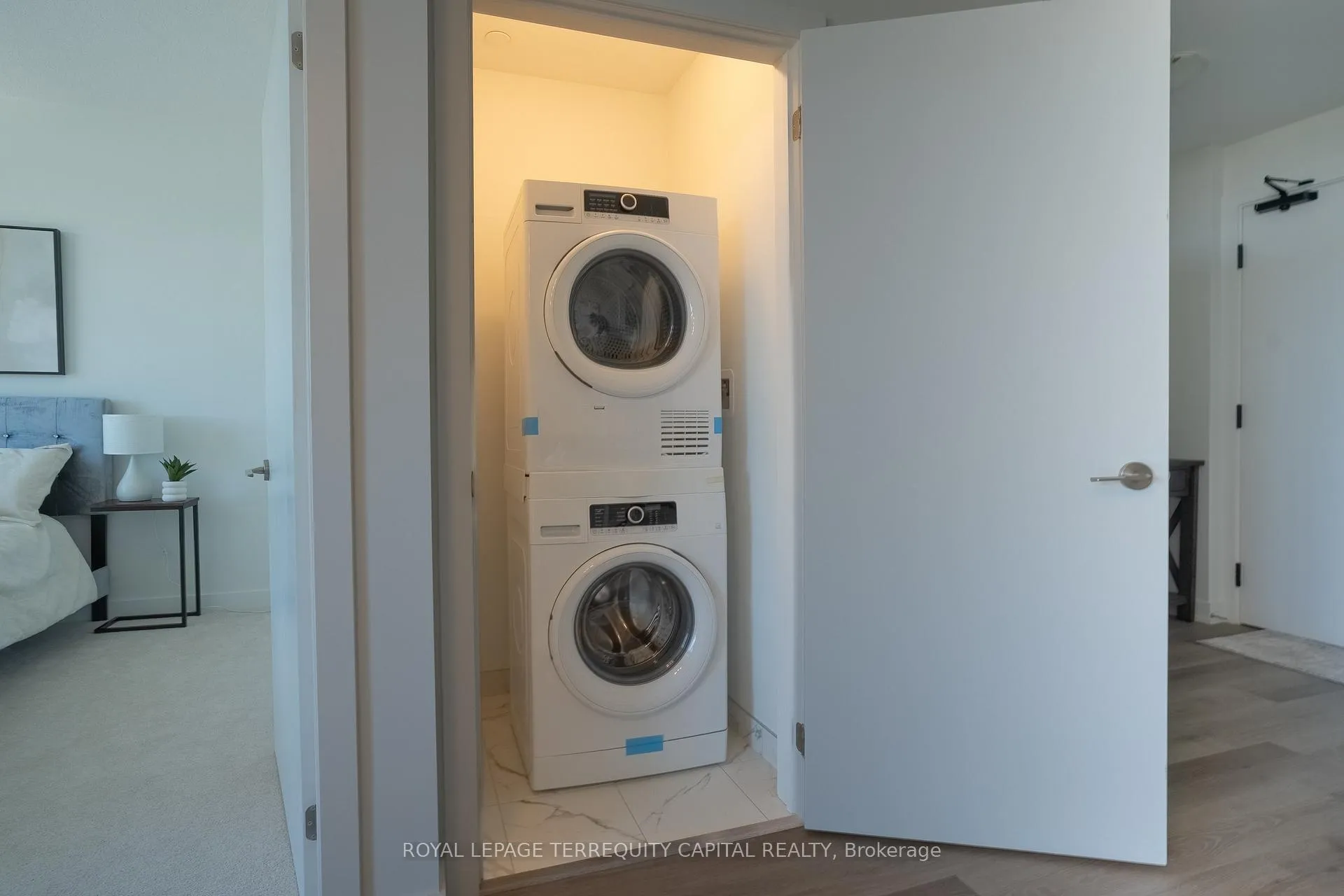 Photo 13 of Unit 313, 600 North Service Road, Hamilton, Stoney Creek — HOMEH